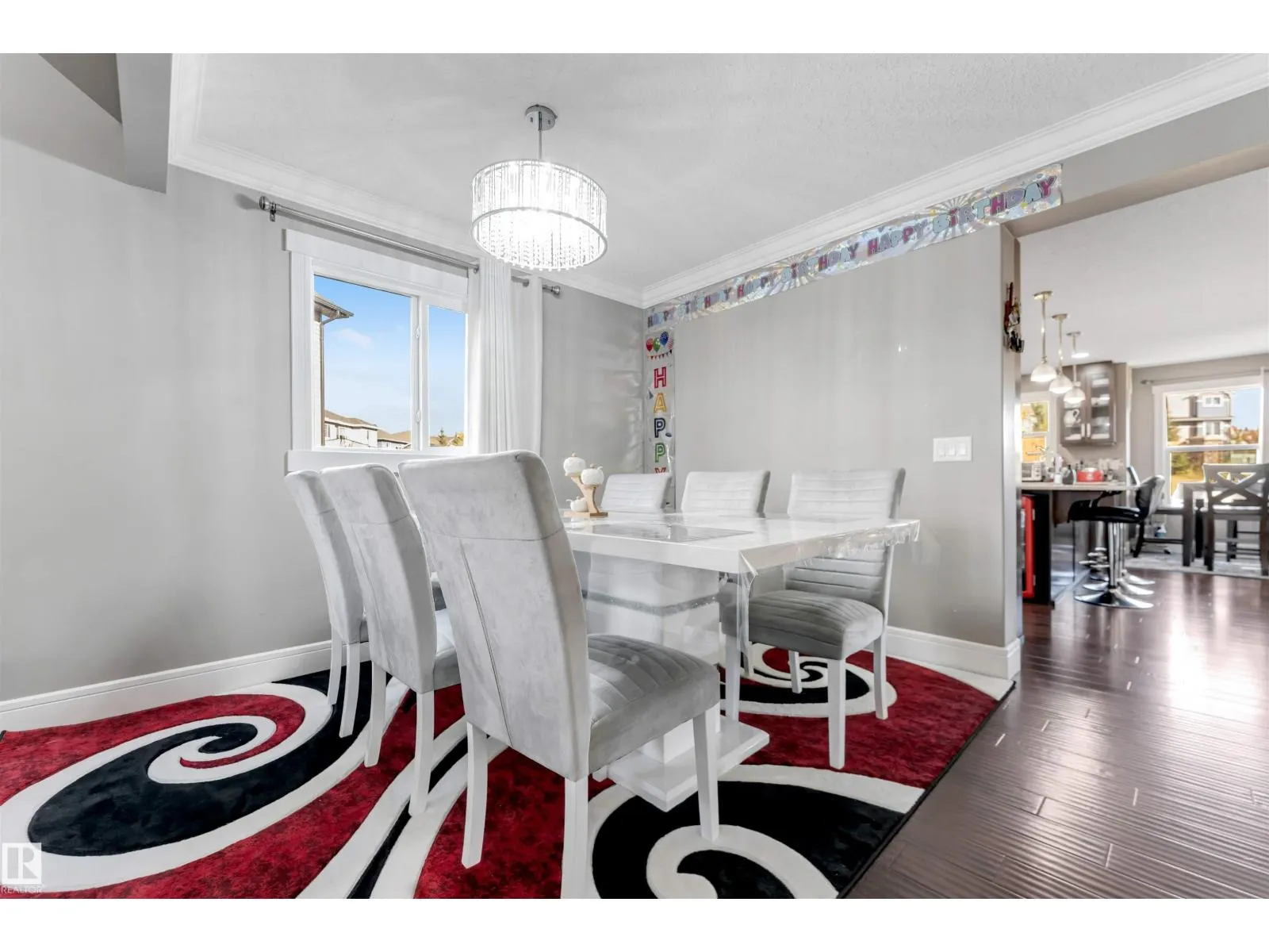 707 40 AV NW