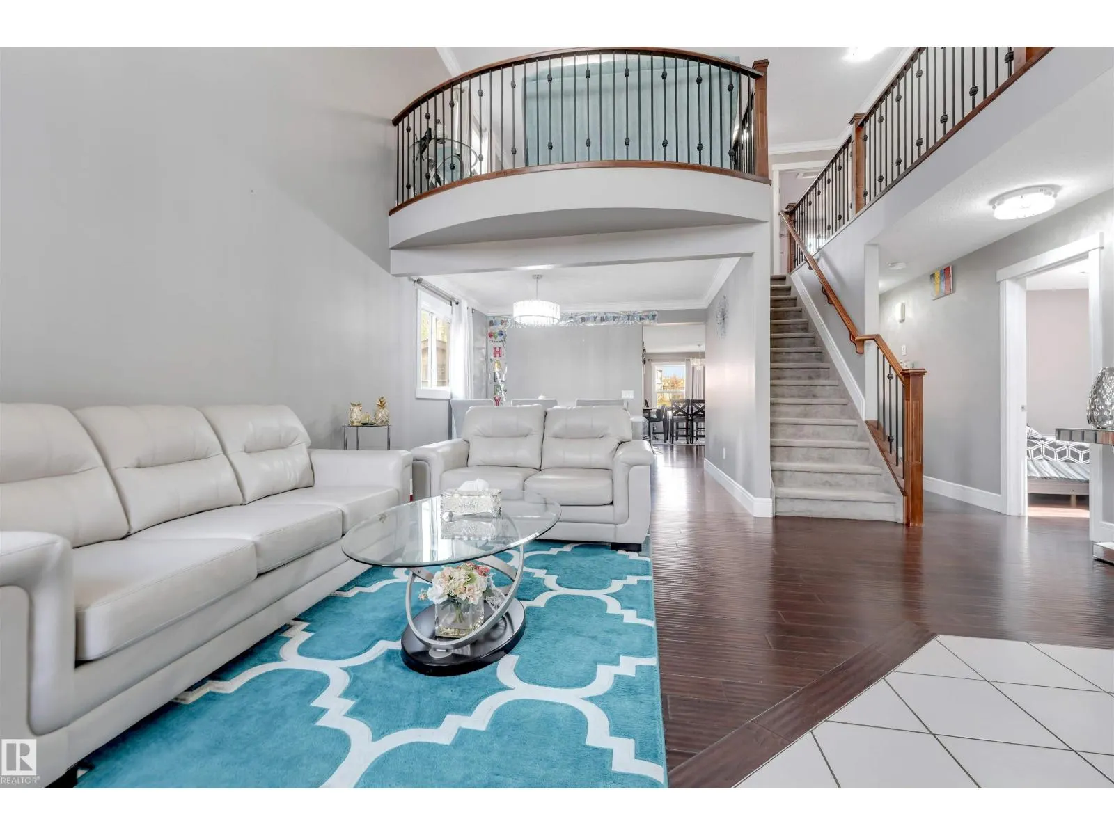 707 40 AV NW