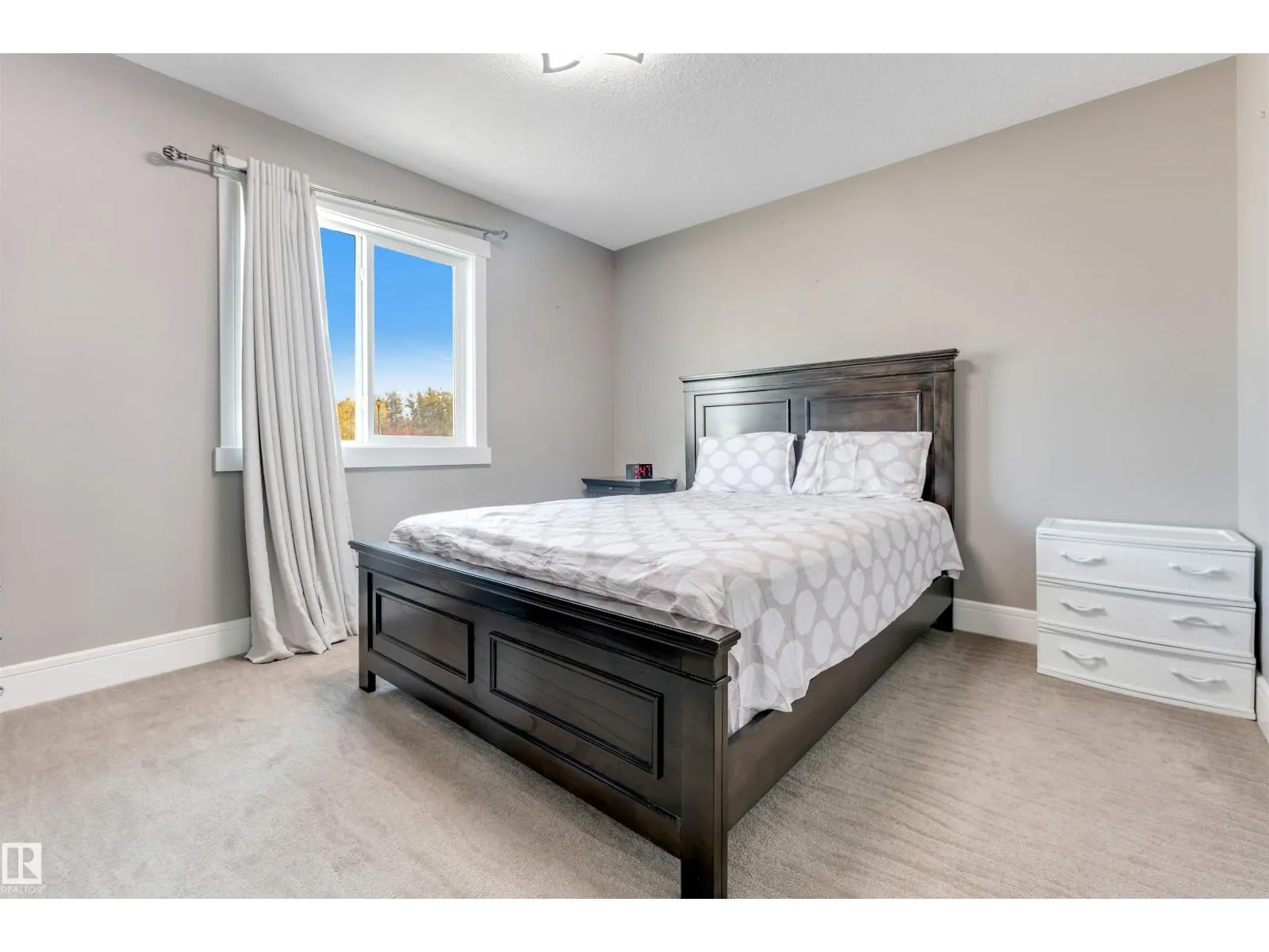 707 40 AV NW