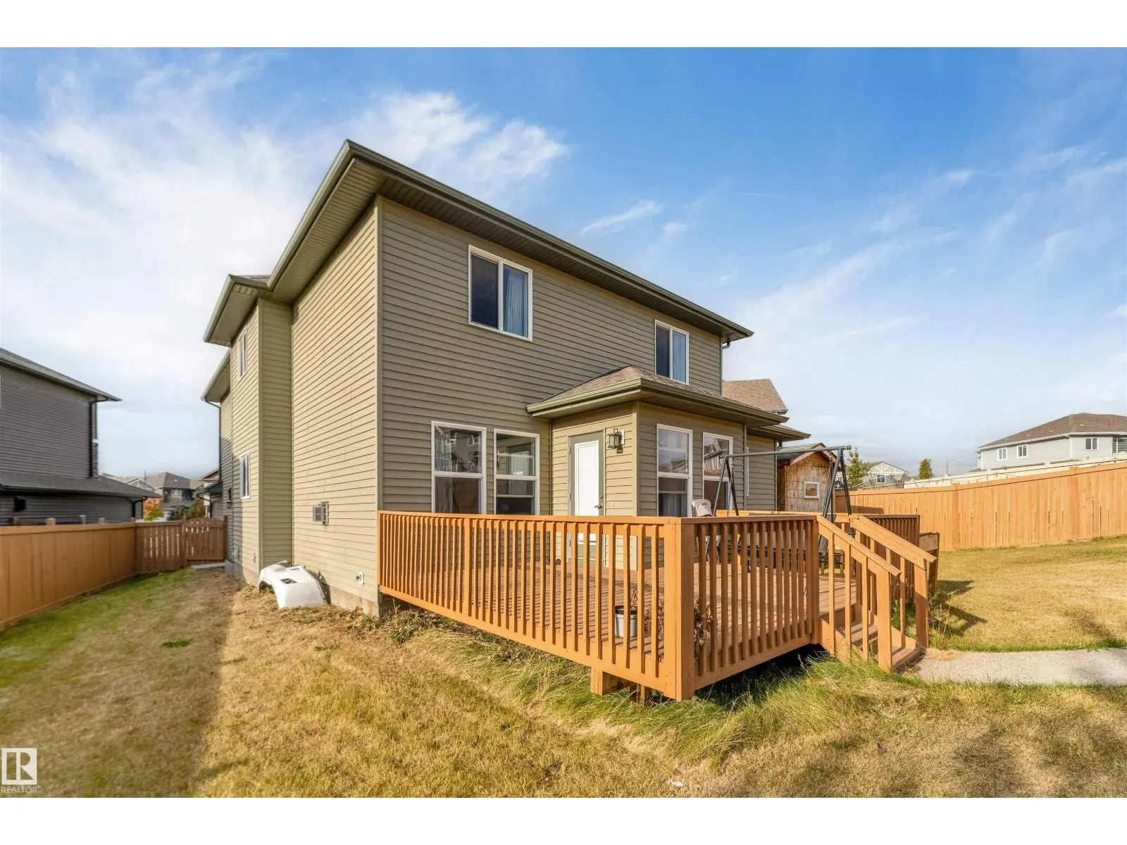 707 40 AV NW
