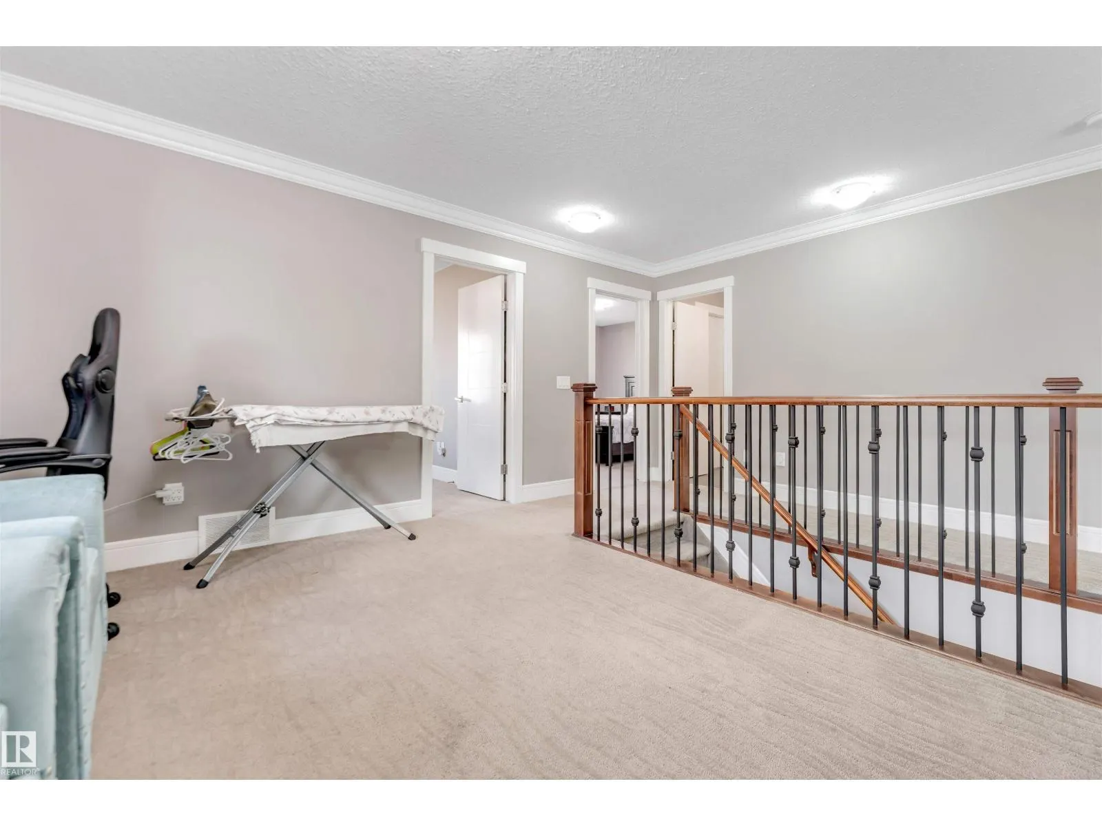 707 40 AV NW
