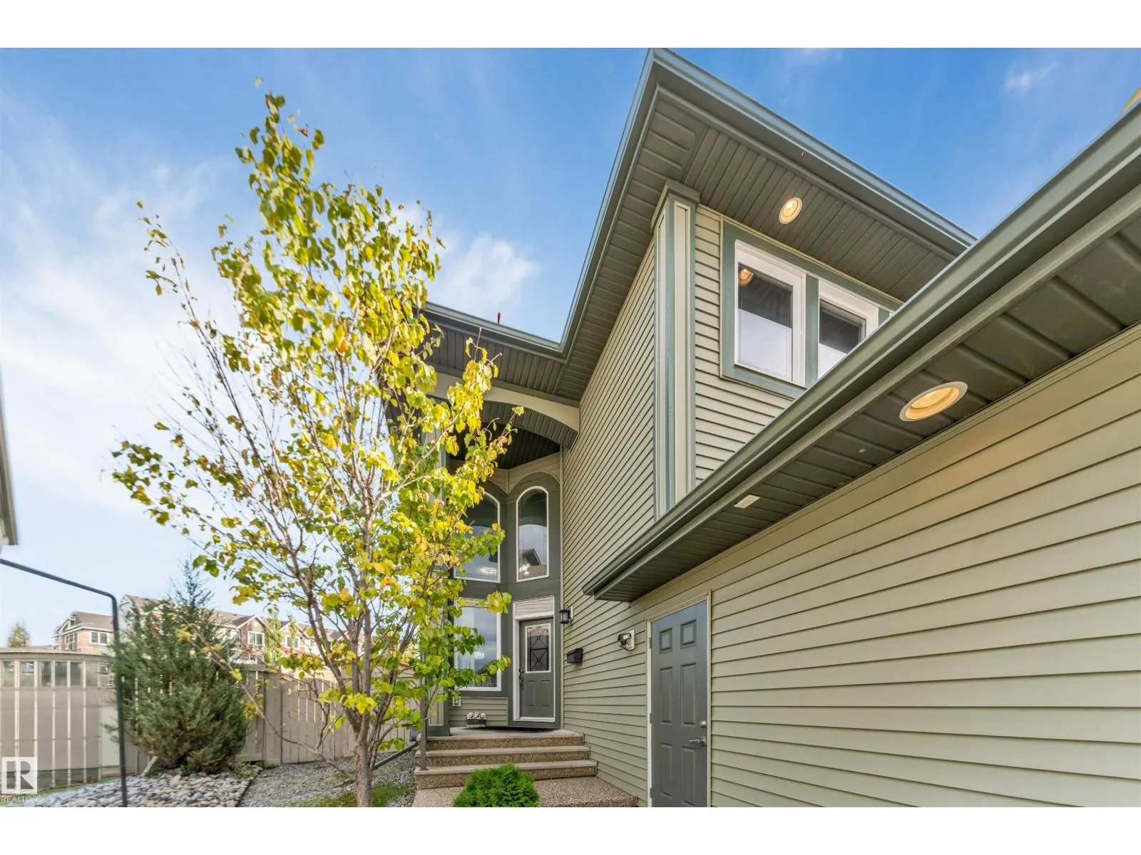 707 40 AV NW
