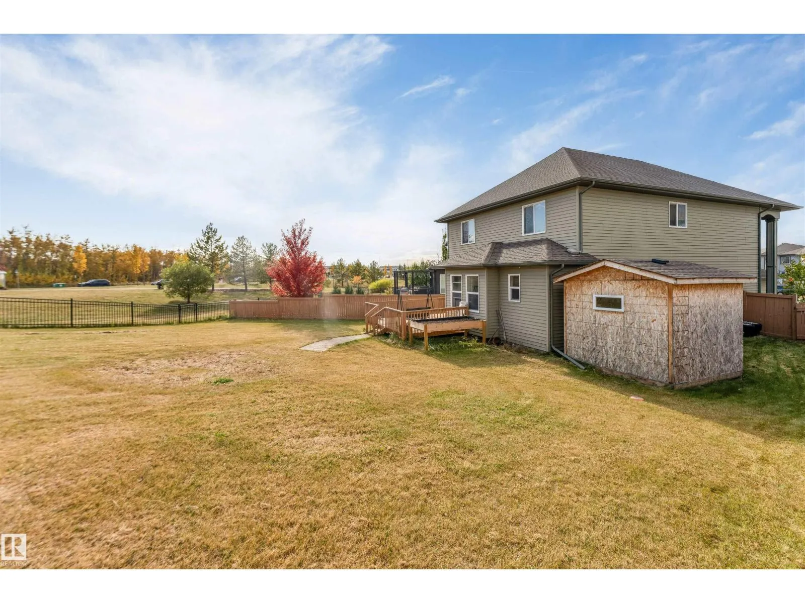 707 40 AV NW