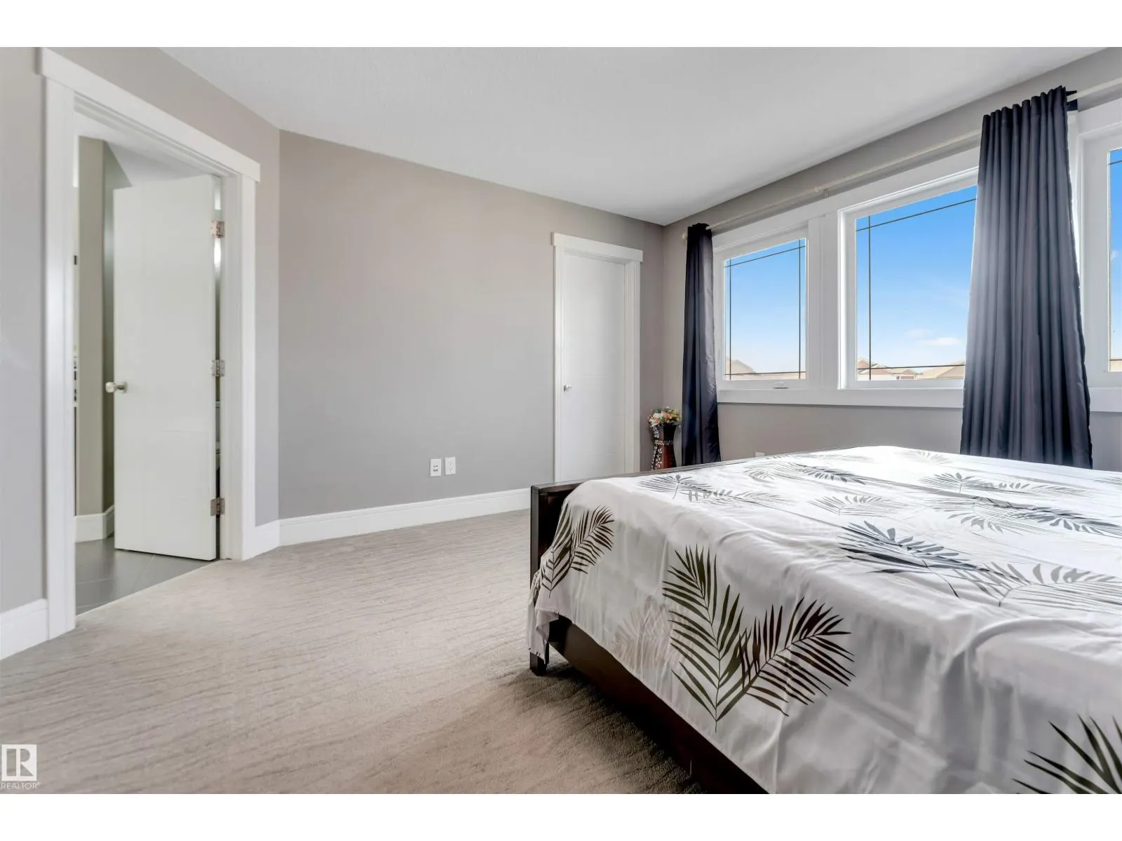 707 40 AV NW