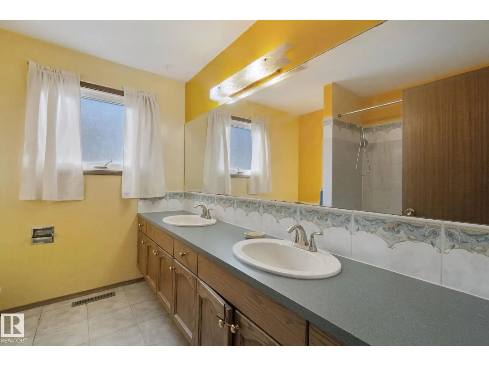 15432 78 AV NW