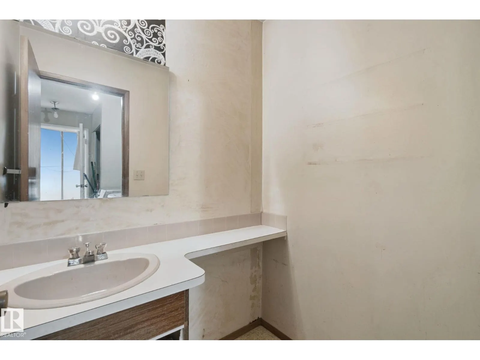 15432 78 AV NW