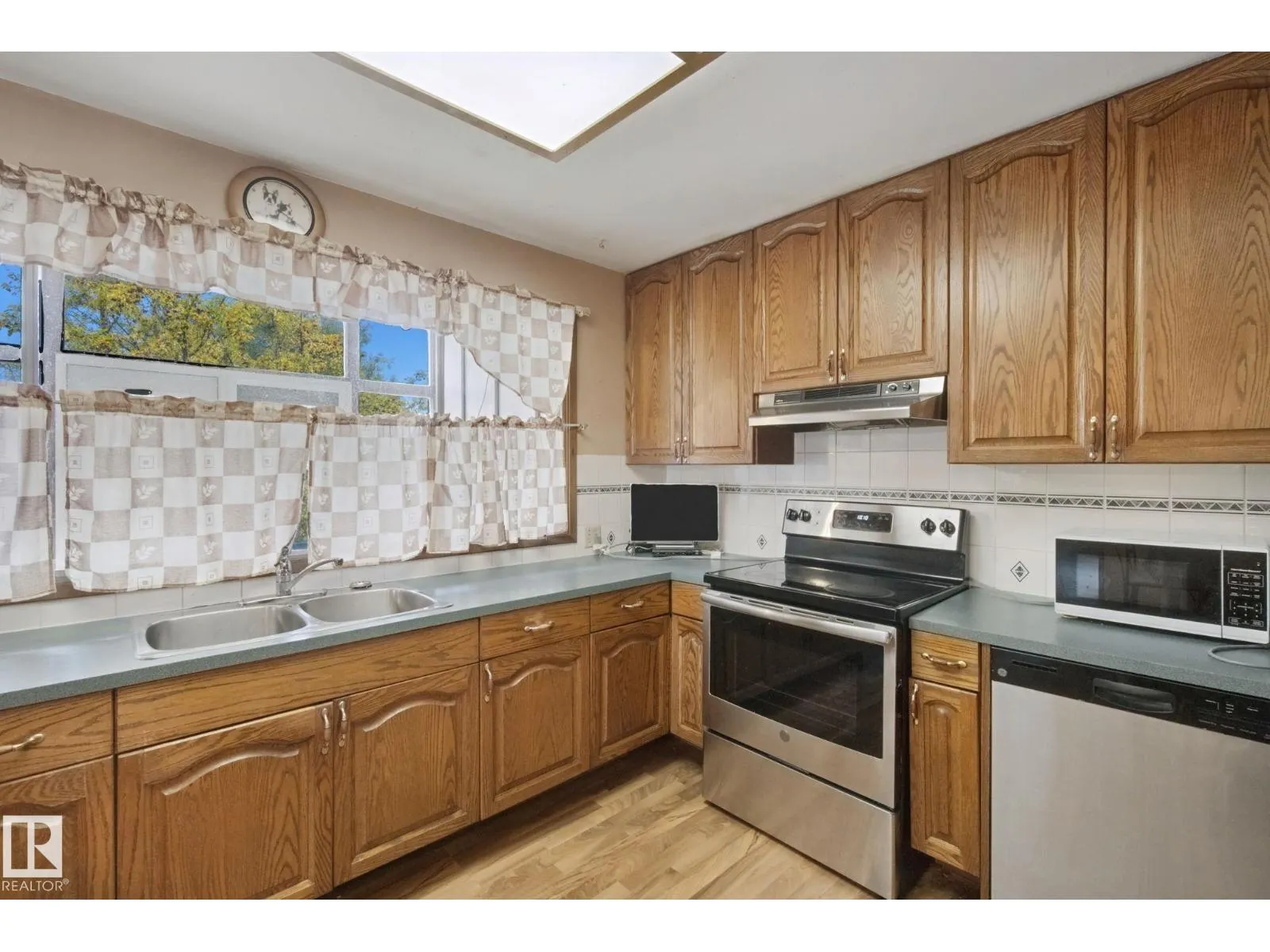 15432 78 AV NW