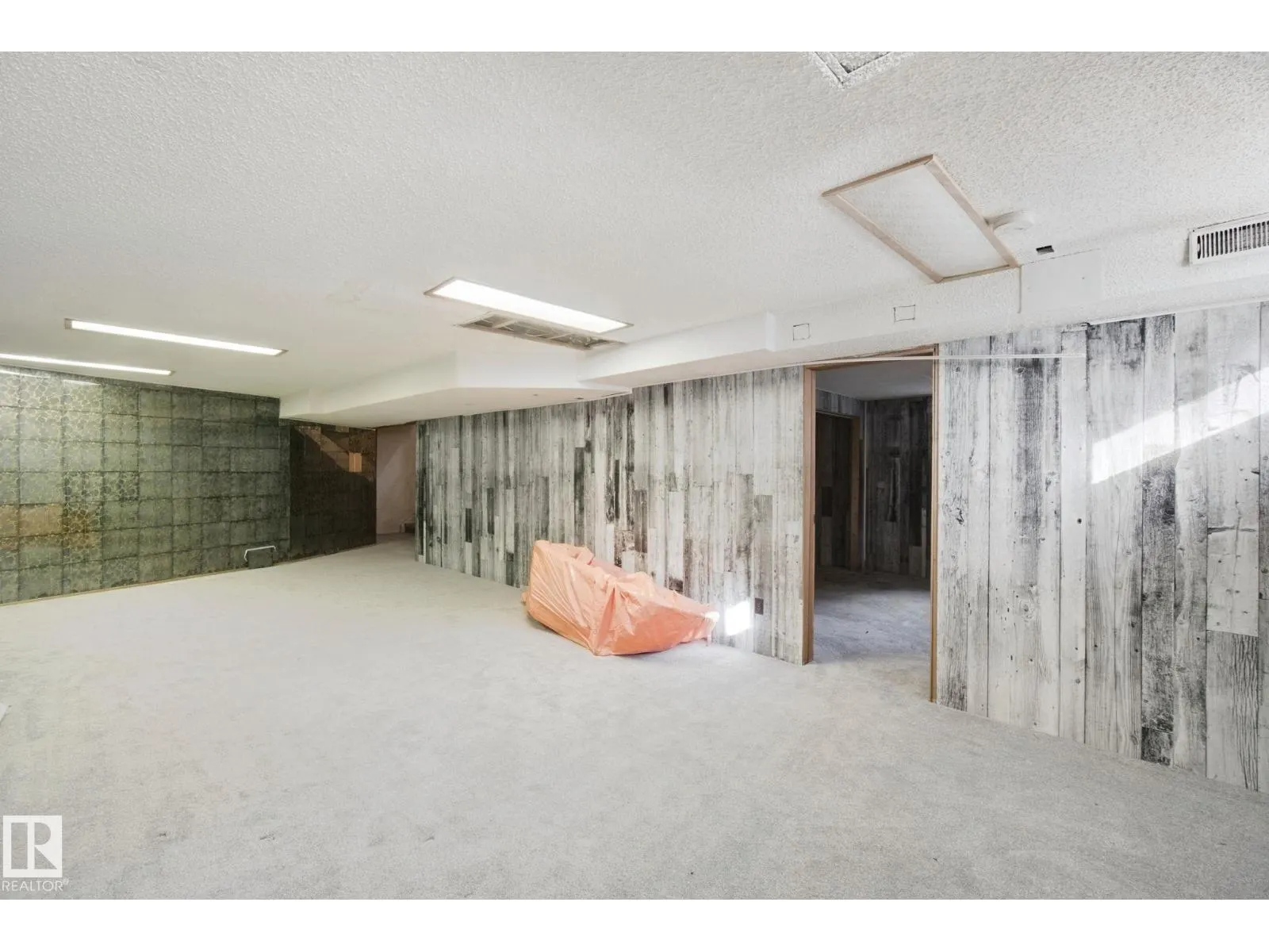 15432 78 AV NW