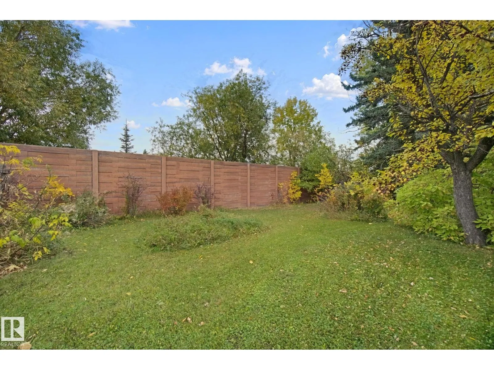 15432 78 AV NW
