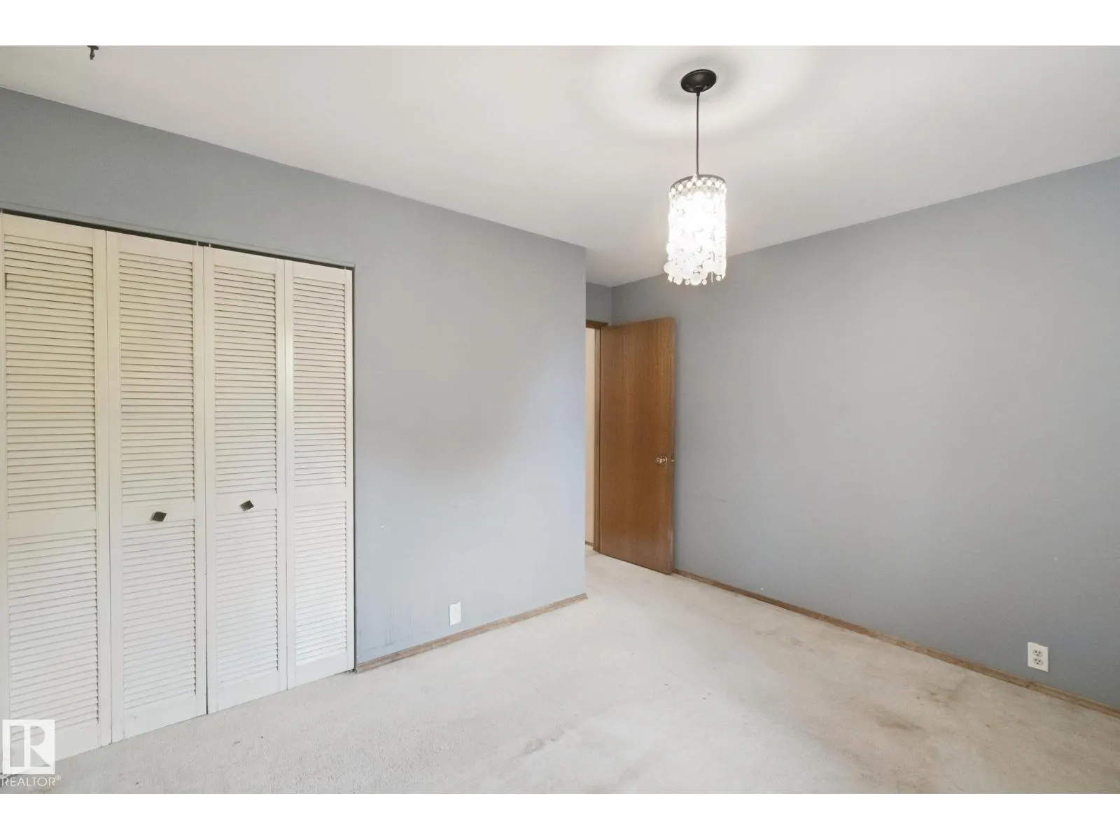 15432 78 AV NW