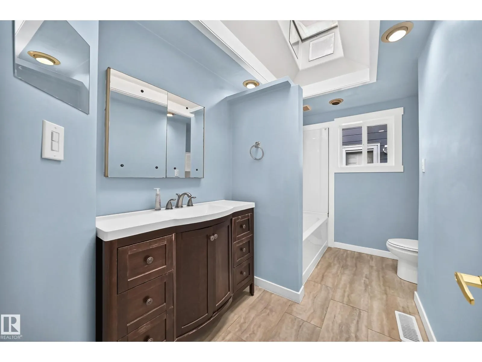 5204 112 AV NW
