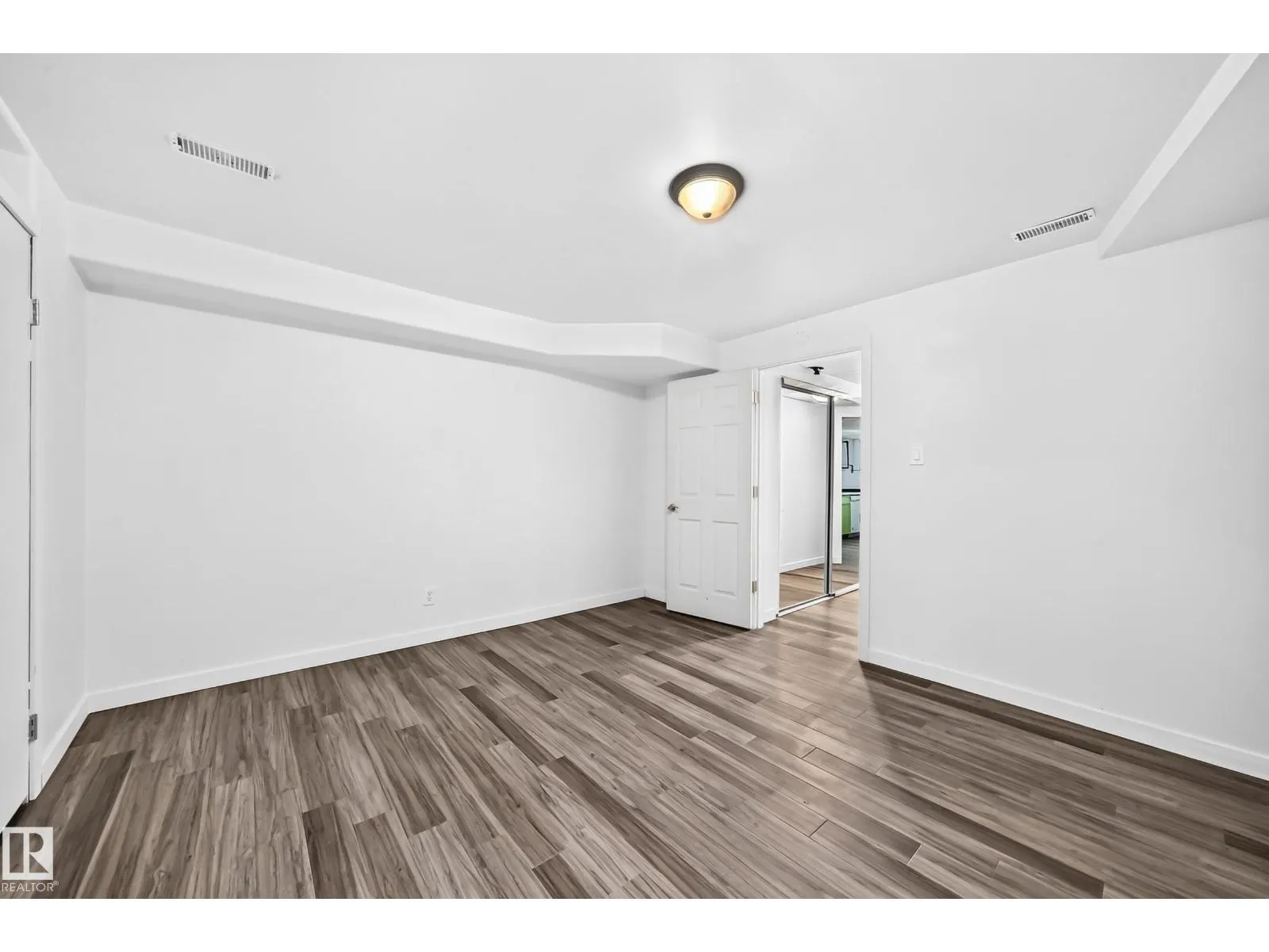 5204 112 AV NW