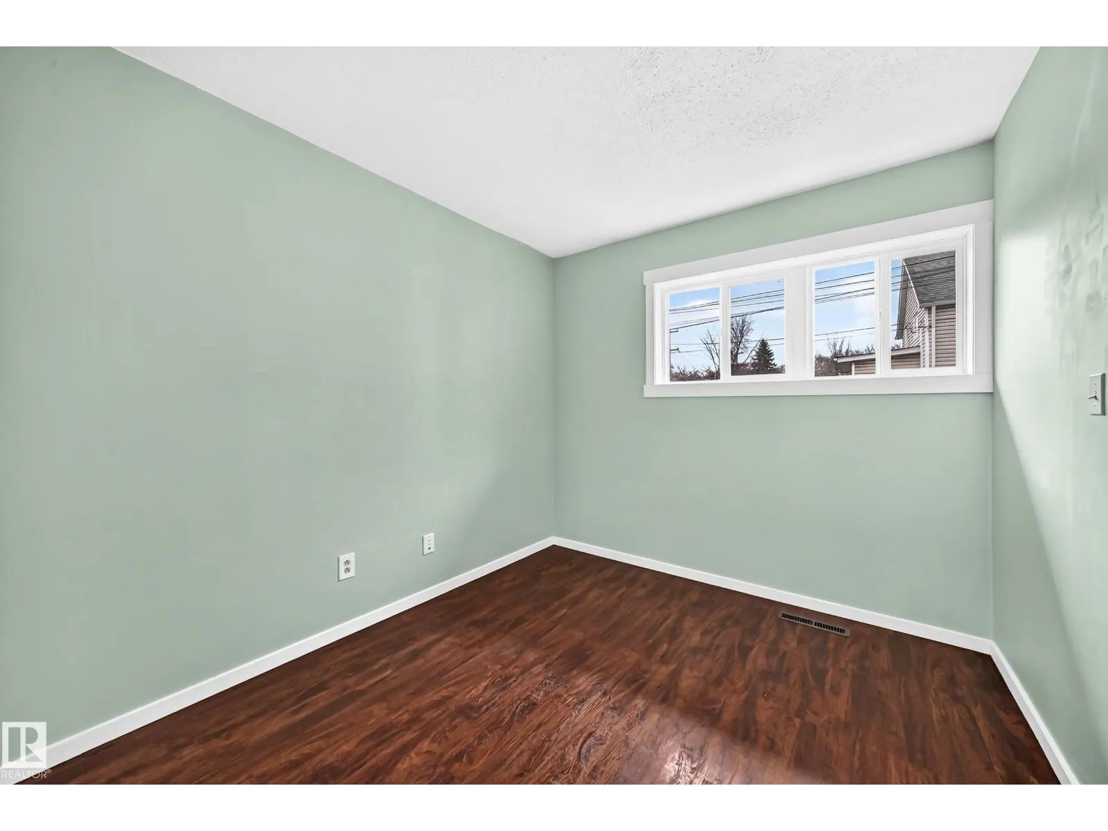 5204 112 AV NW