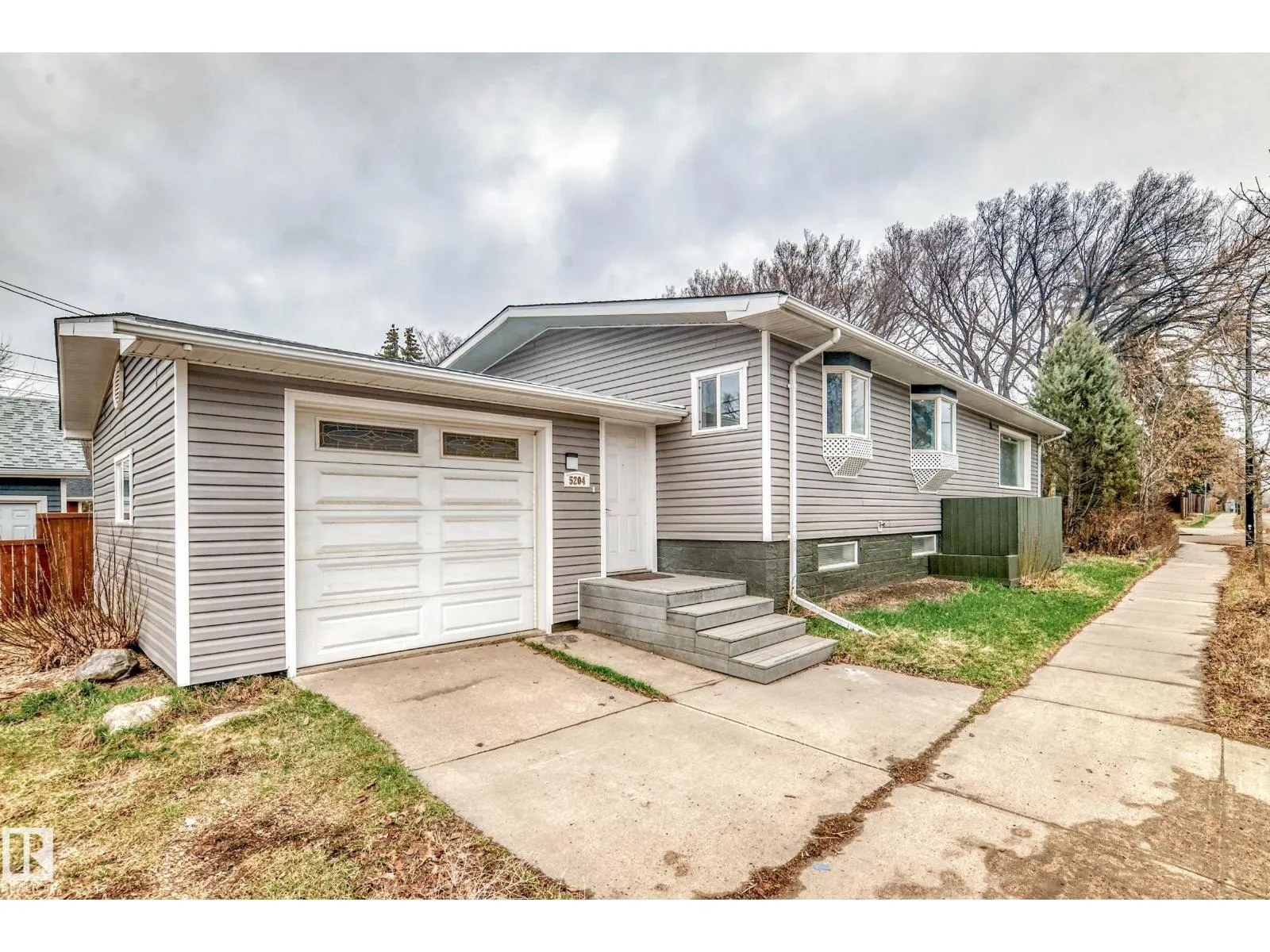5204 112 AV NW
