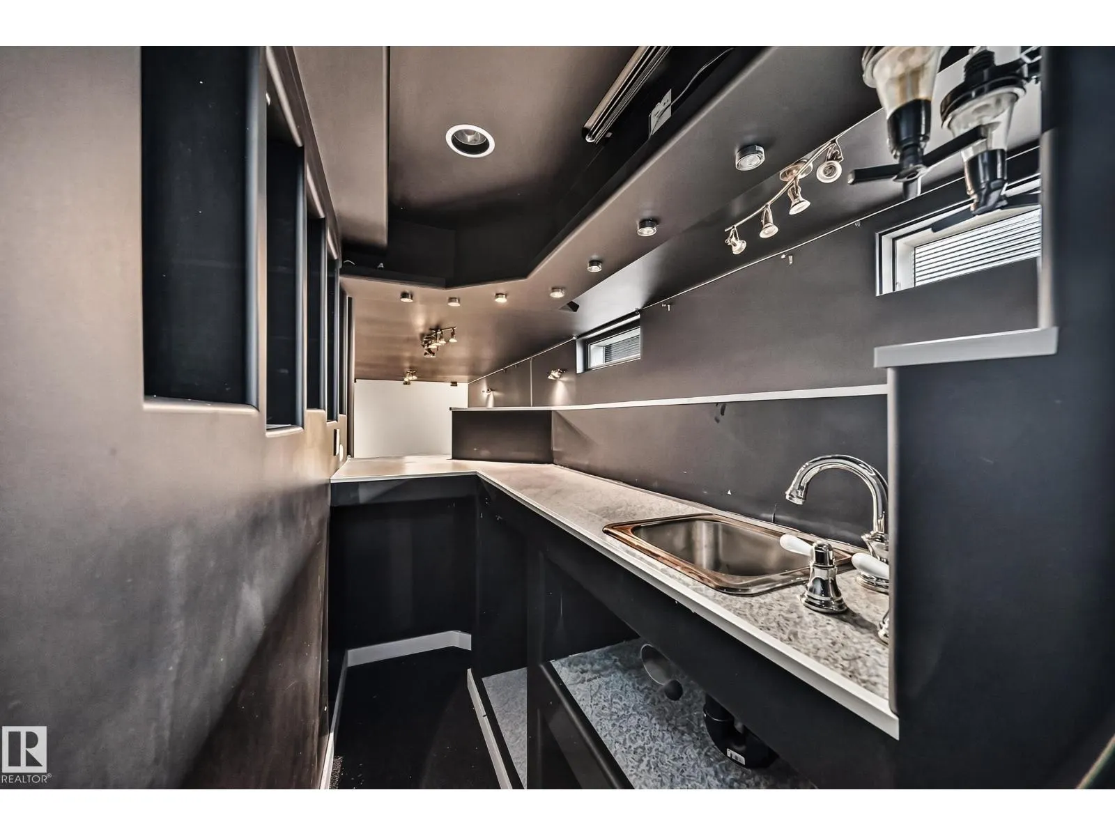 5204 112 AV NW