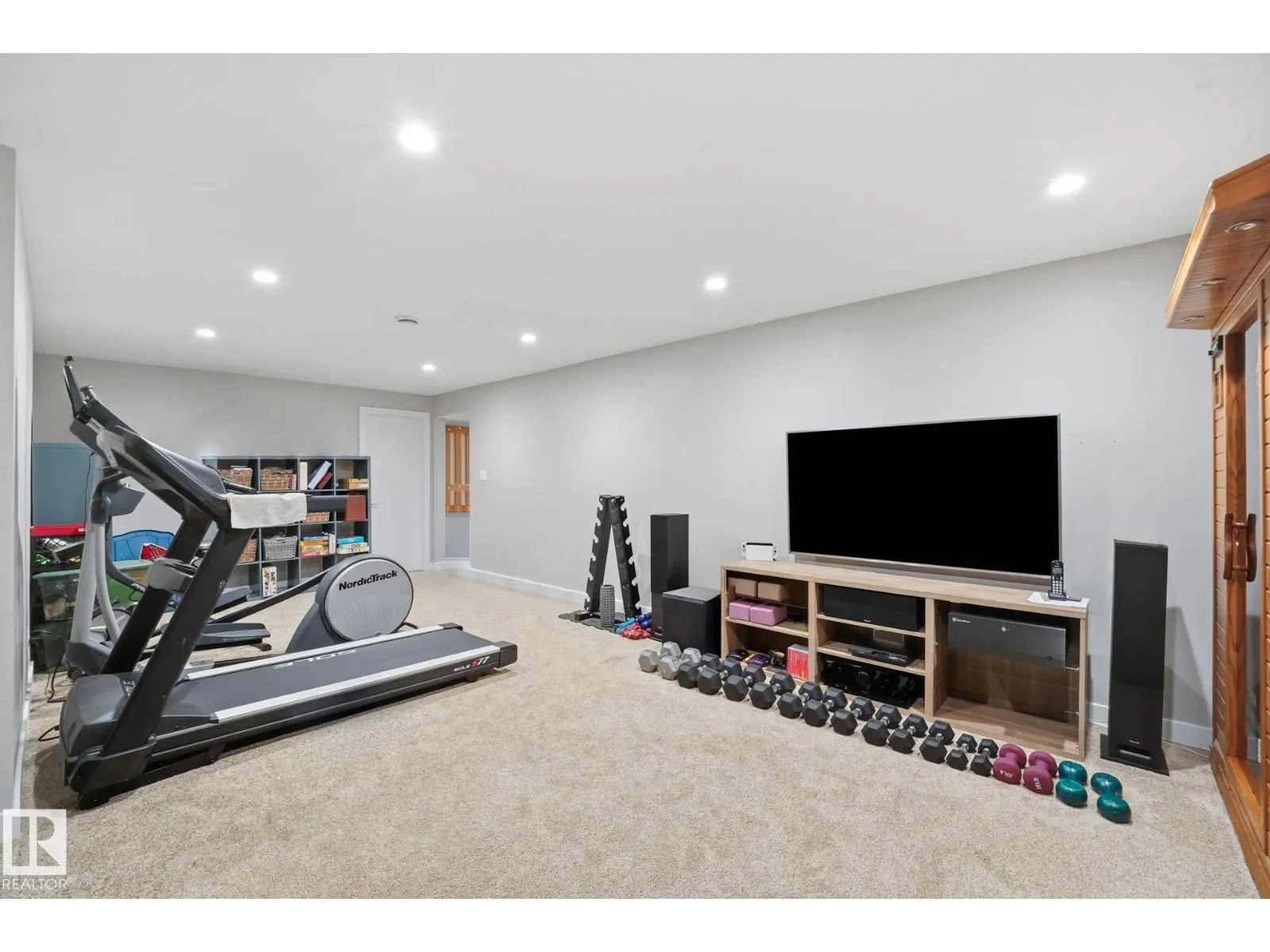 8408 54 ST NW