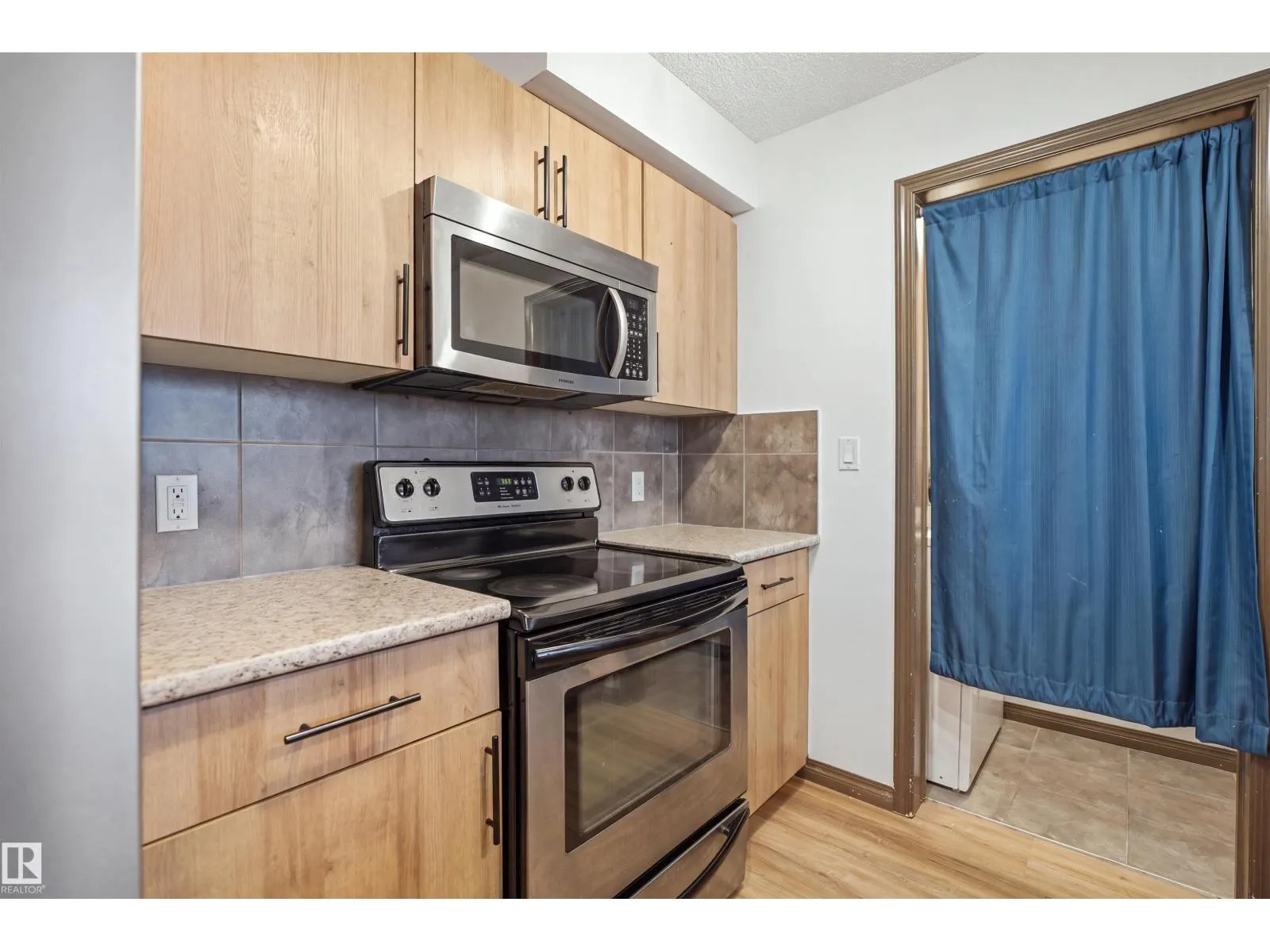 #405 105 ambleside dr SW