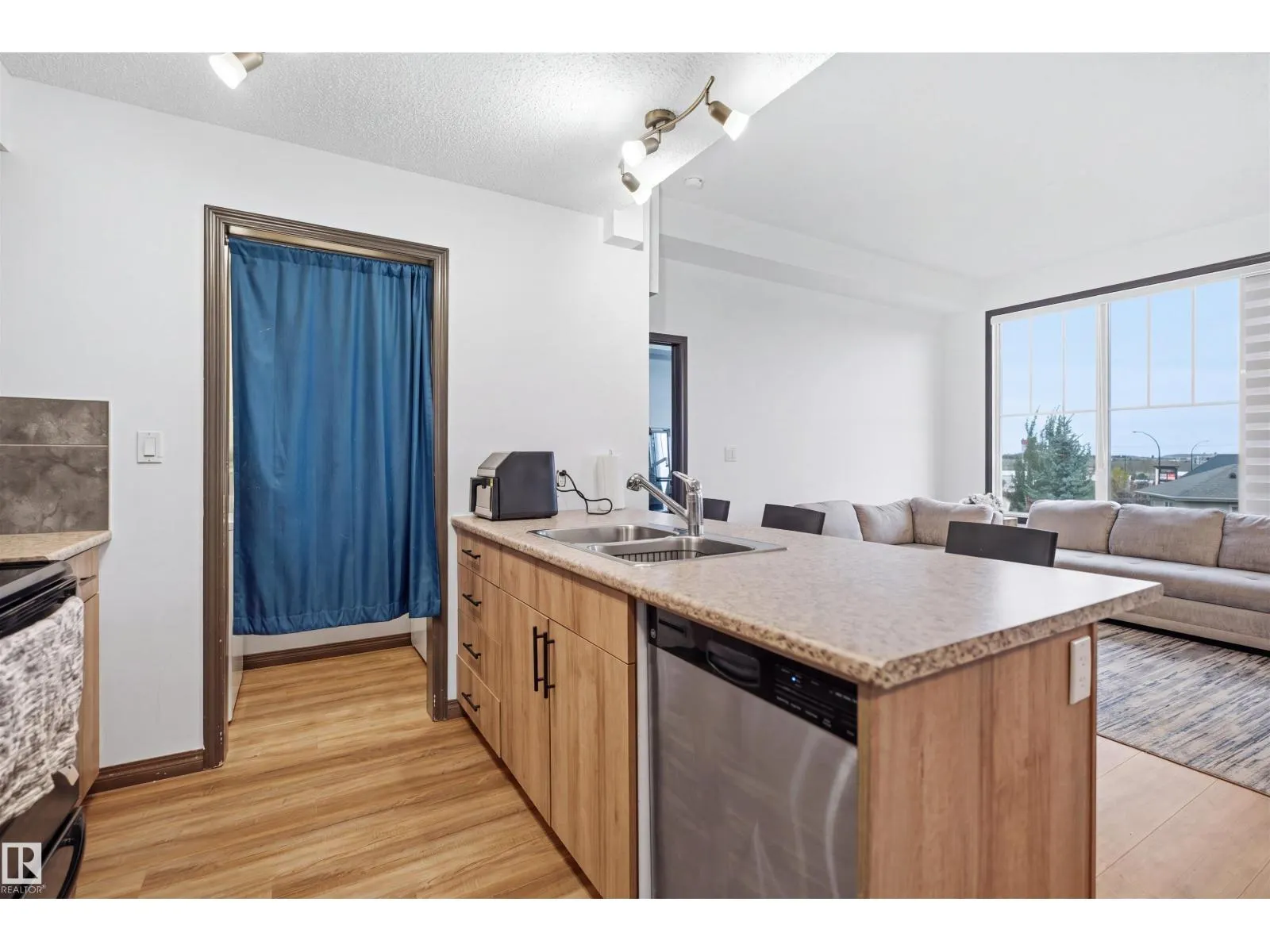 #405 105 ambleside dr SW