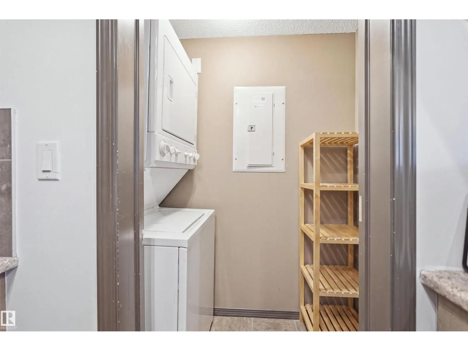 #405 105 ambleside dr SW