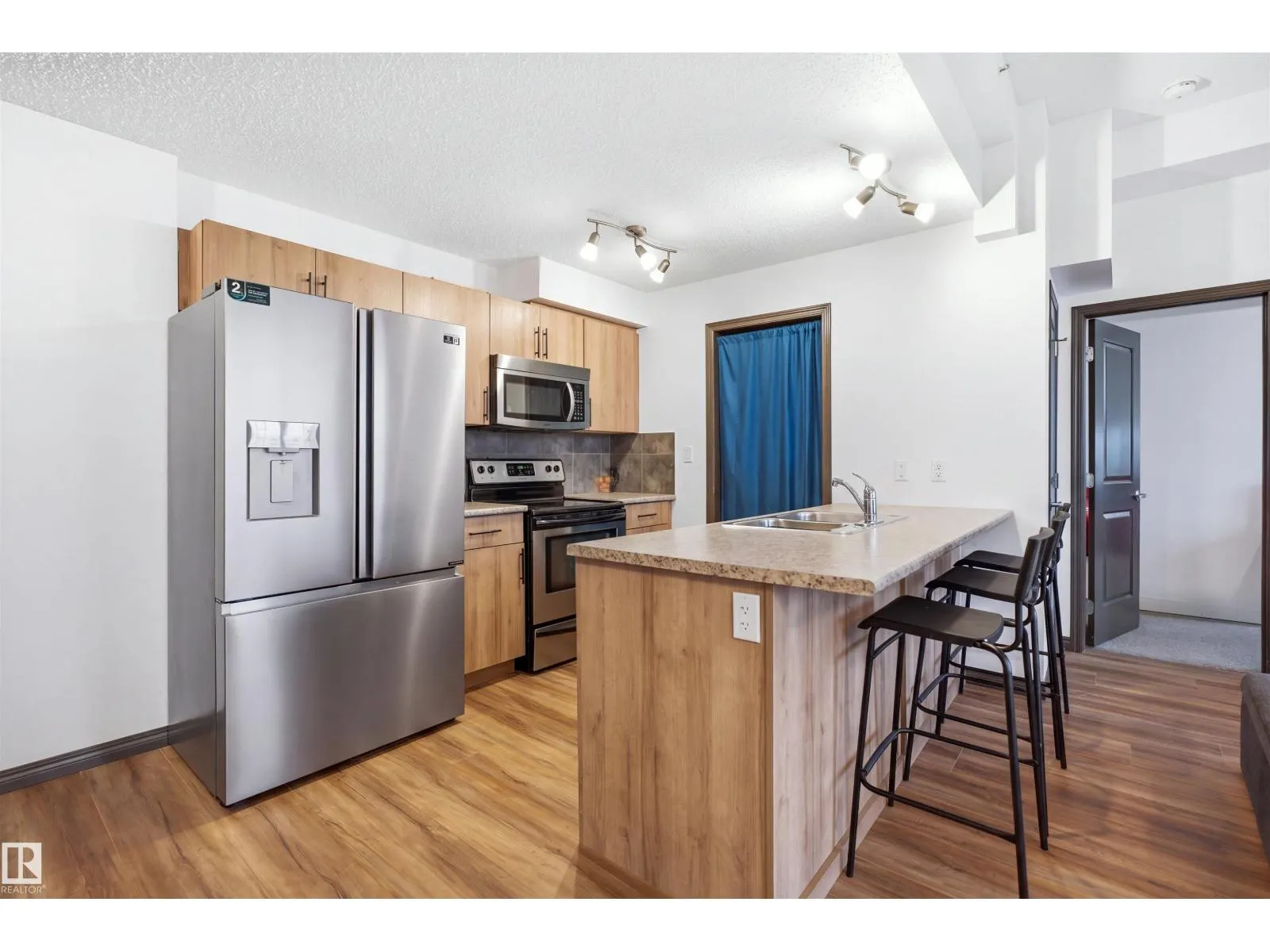 #405 105 ambleside dr SW