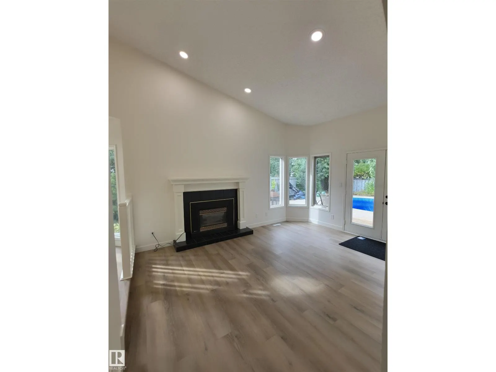 4440 32 ST NW