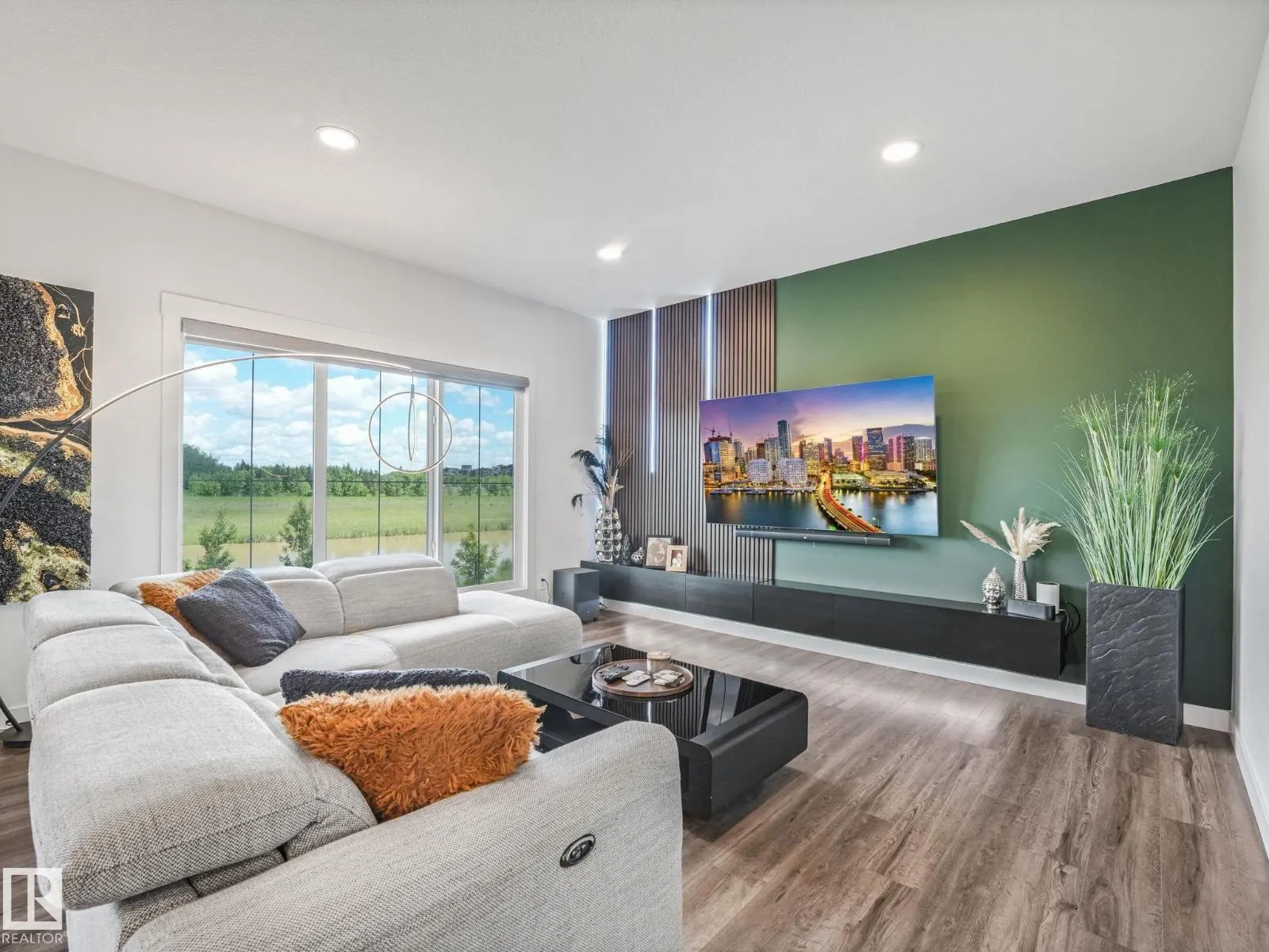 7151 EDGEMONT WY NW