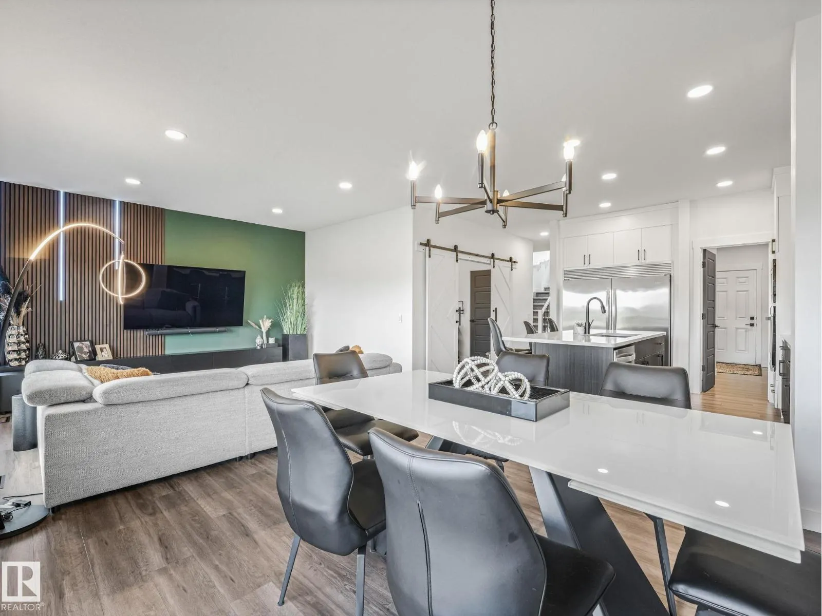 7151 EDGEMONT WY NW