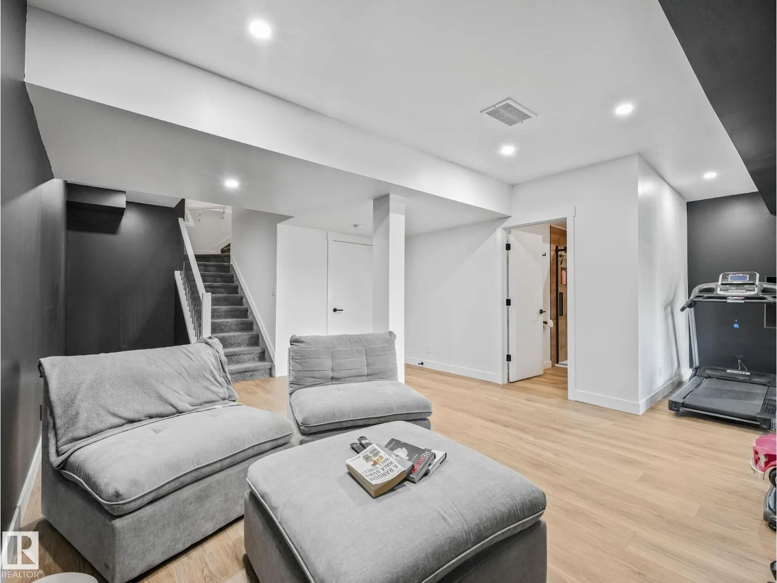7151 EDGEMONT WY NW