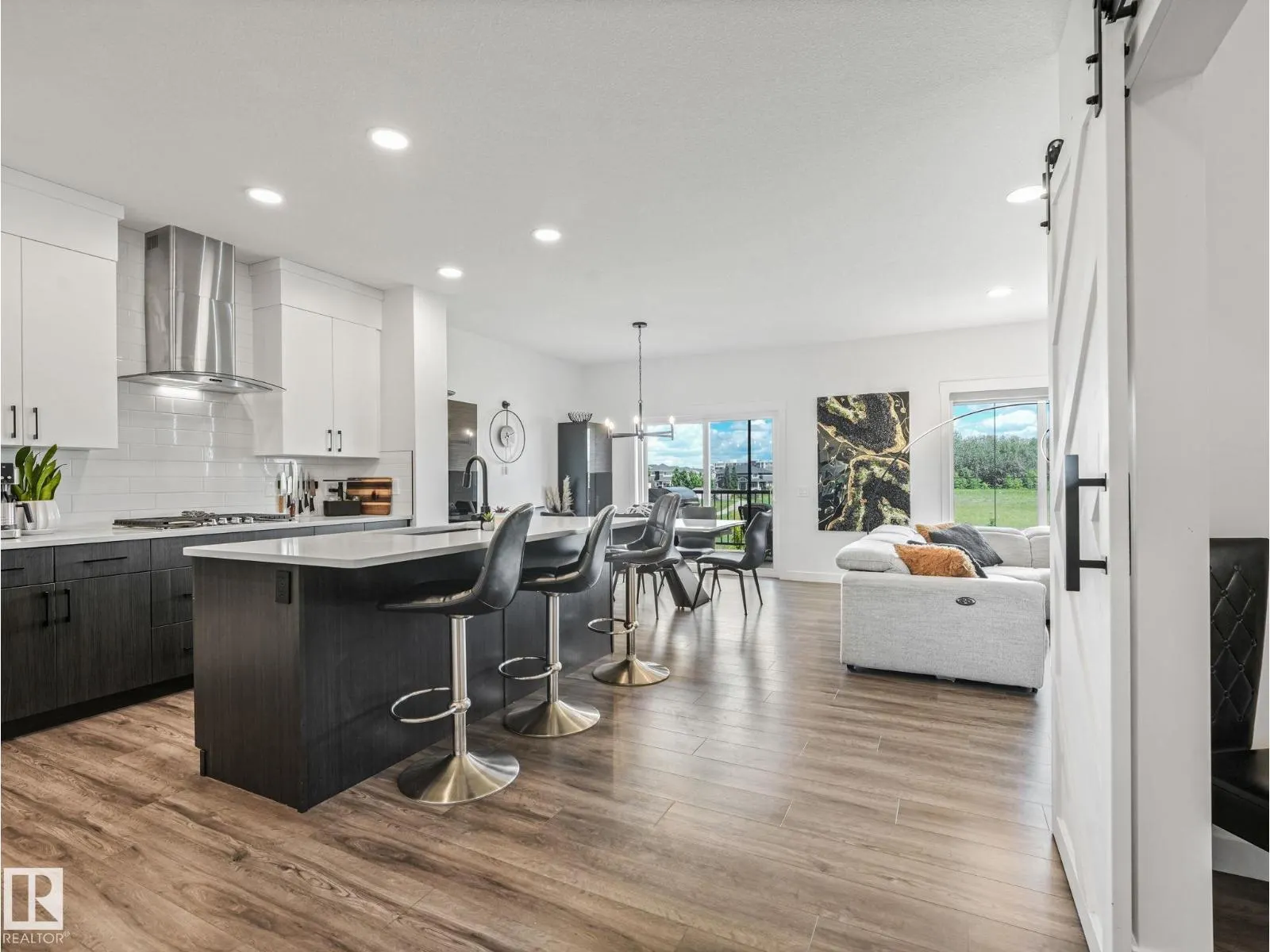 7151 EDGEMONT WY NW