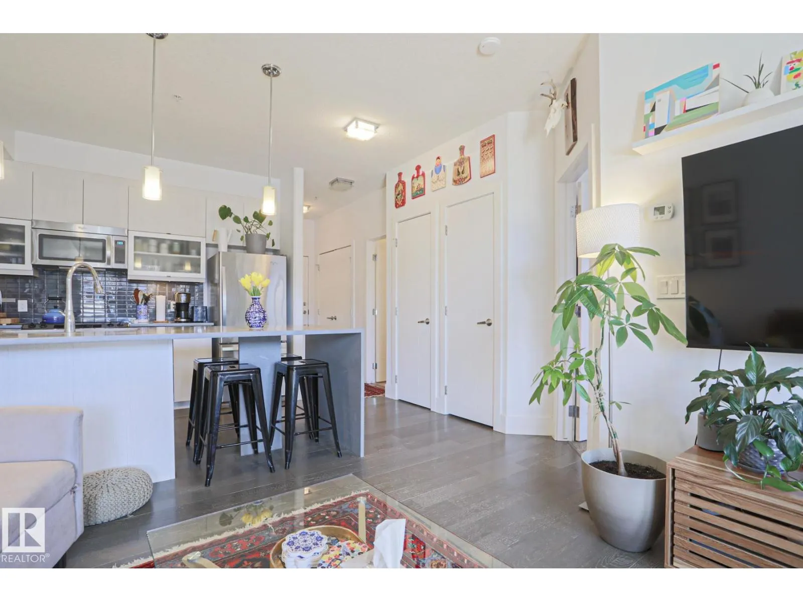 10030 83 AV NW
