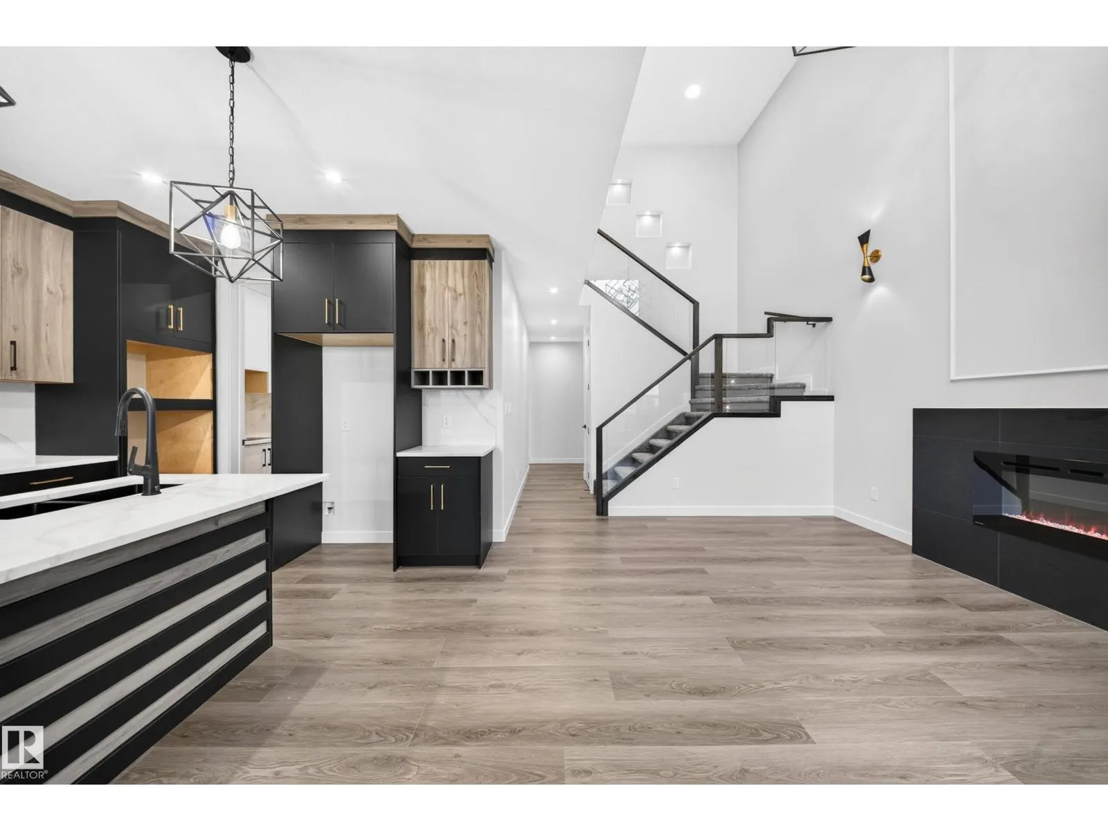 115 28 ST SW SW