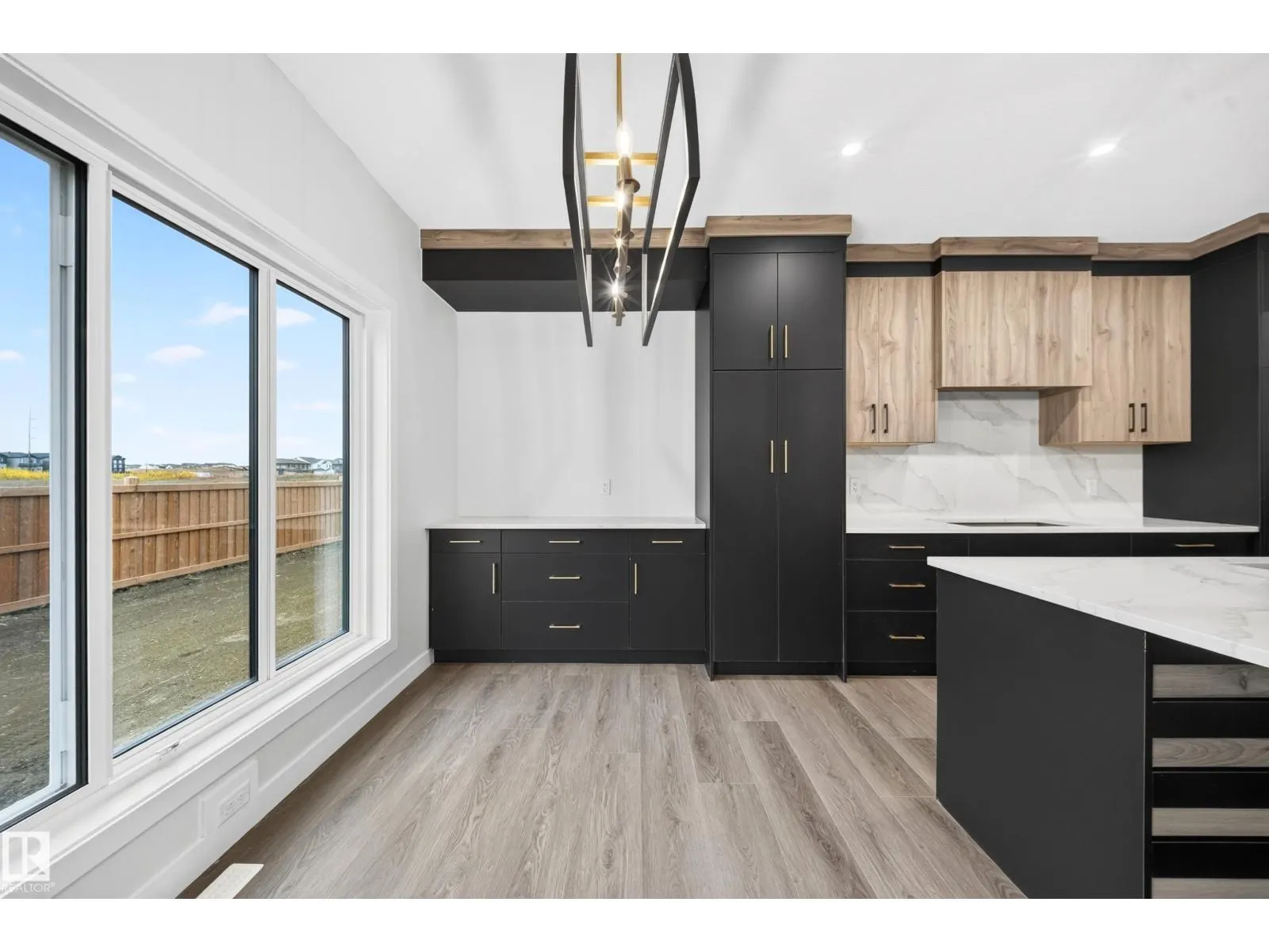 115 28 ST SW SW