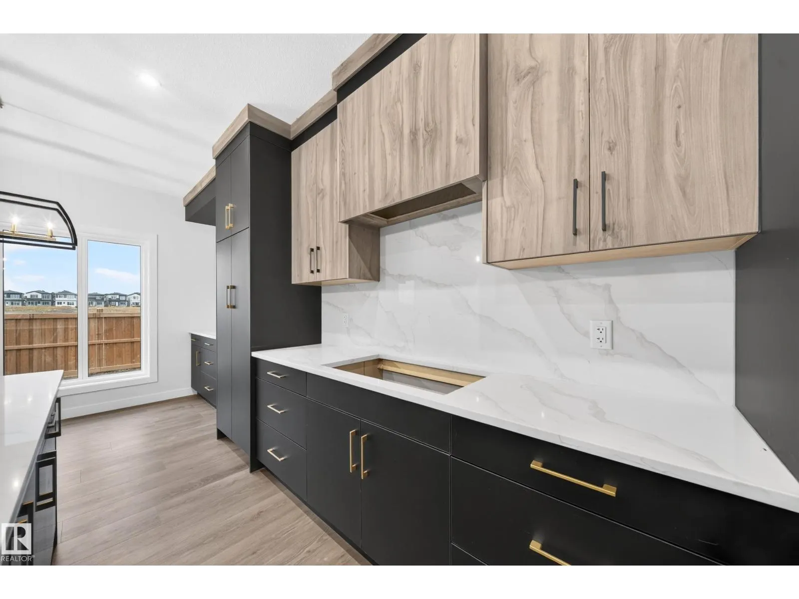 115 28 ST SW SW