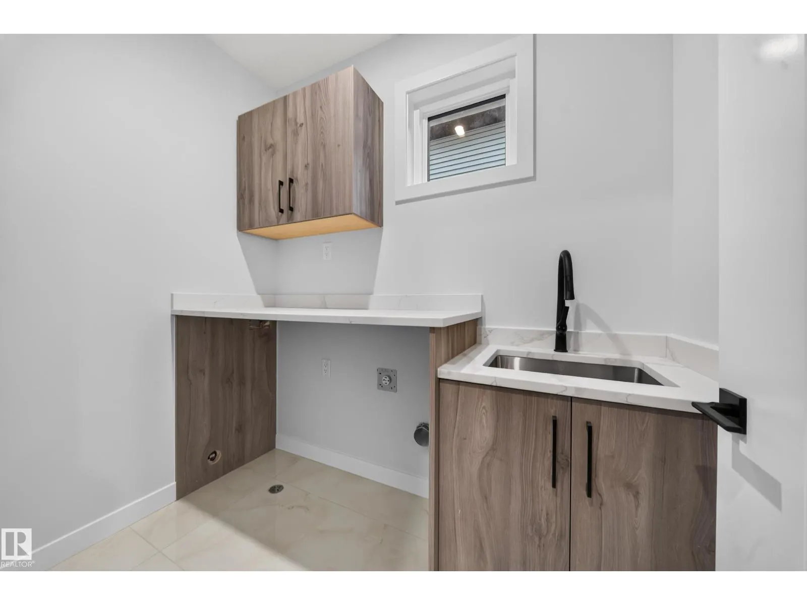 115 28 ST SW SW