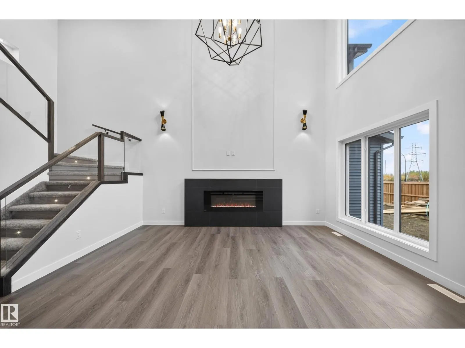 115 28 ST SW SW