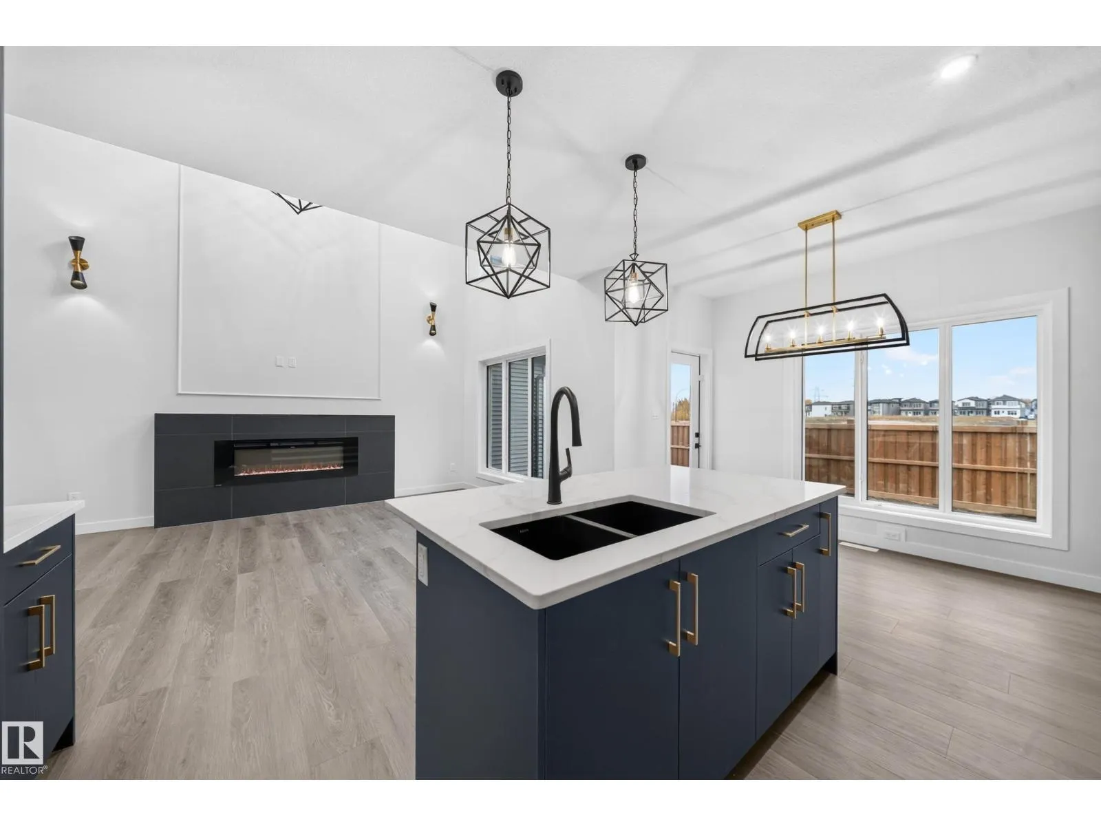 115 28 ST SW SW
