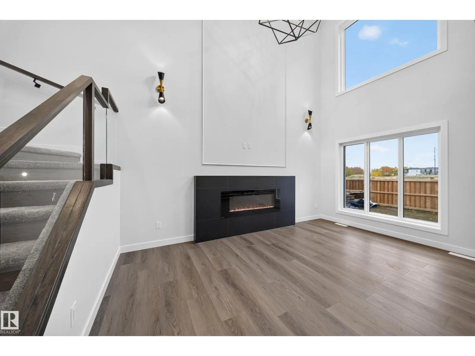 115 28 ST SW SW