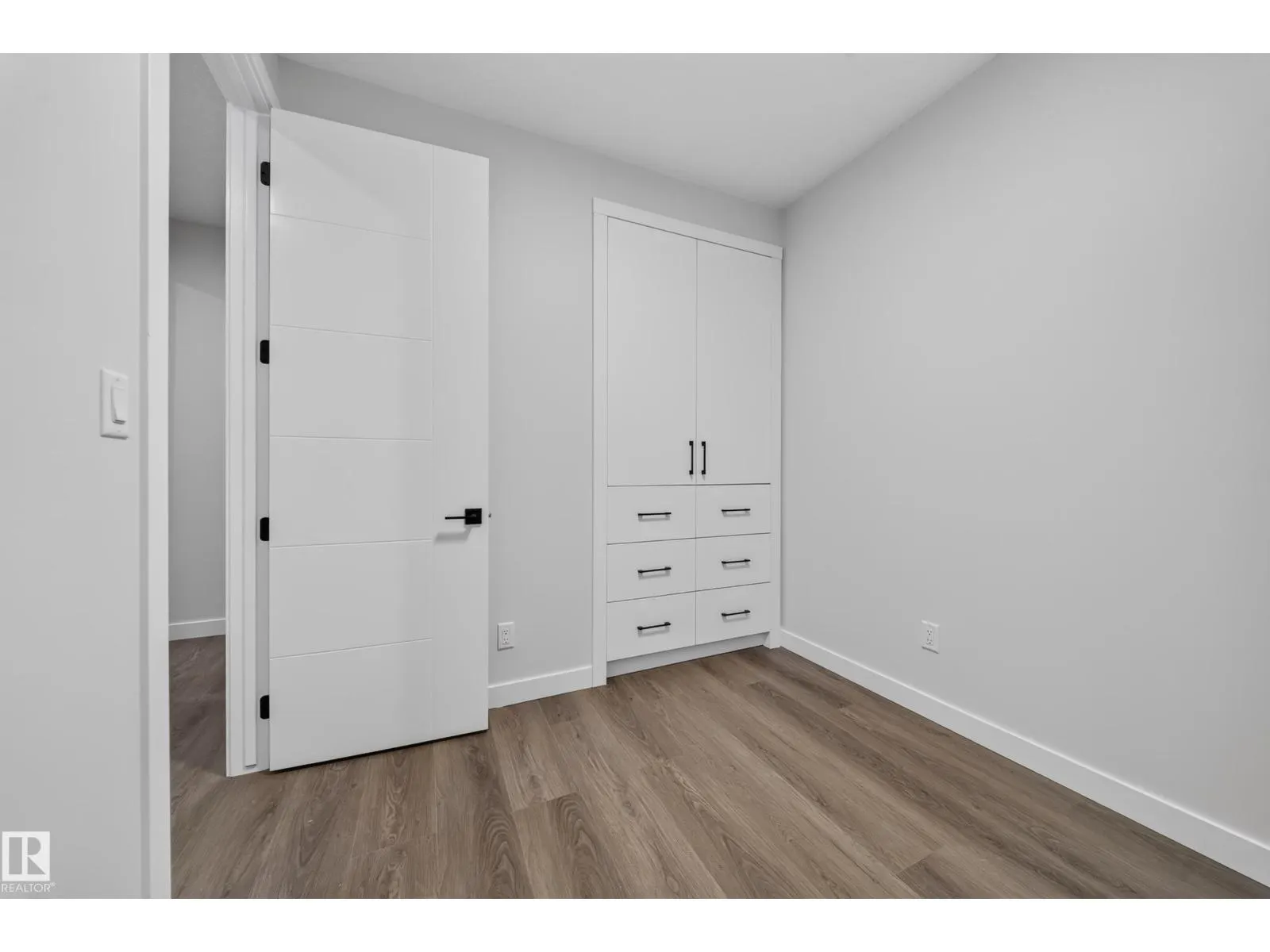 115 28 ST SW SW