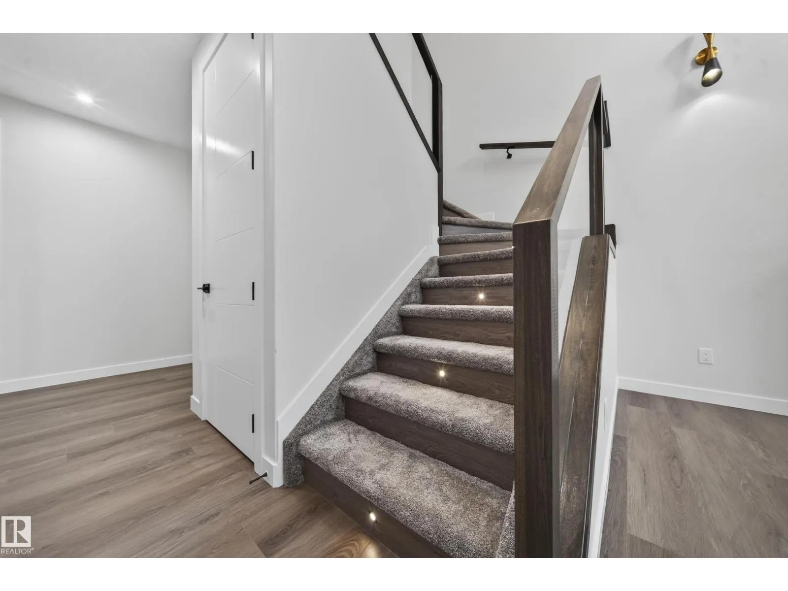 115 28 ST SW SW