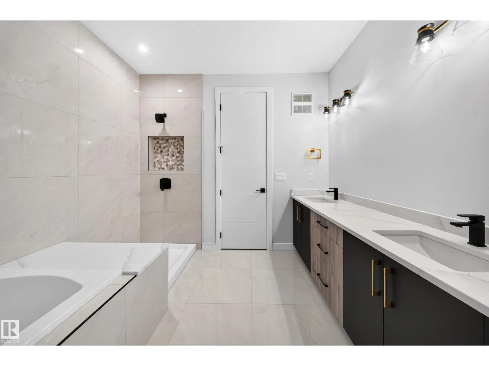115 28 ST SW SW