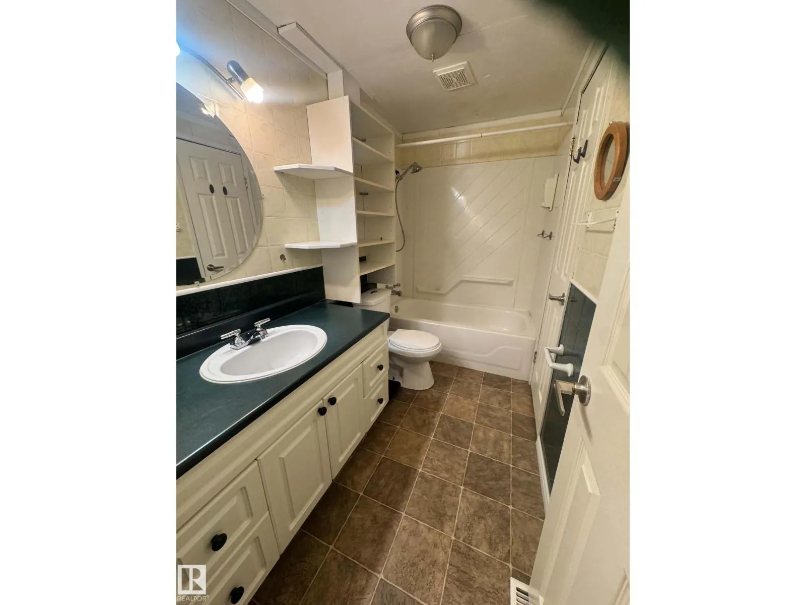 2415 West Oak WY NW