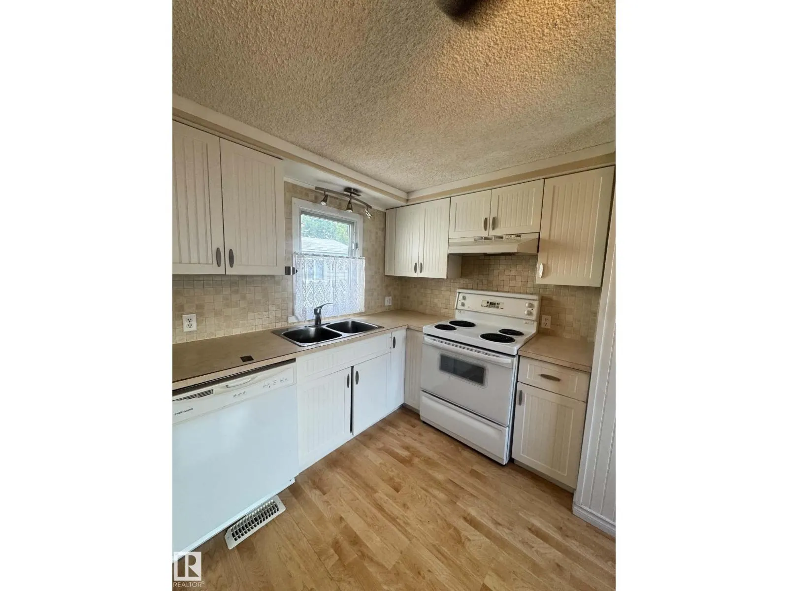 2415 West Oak WY NW