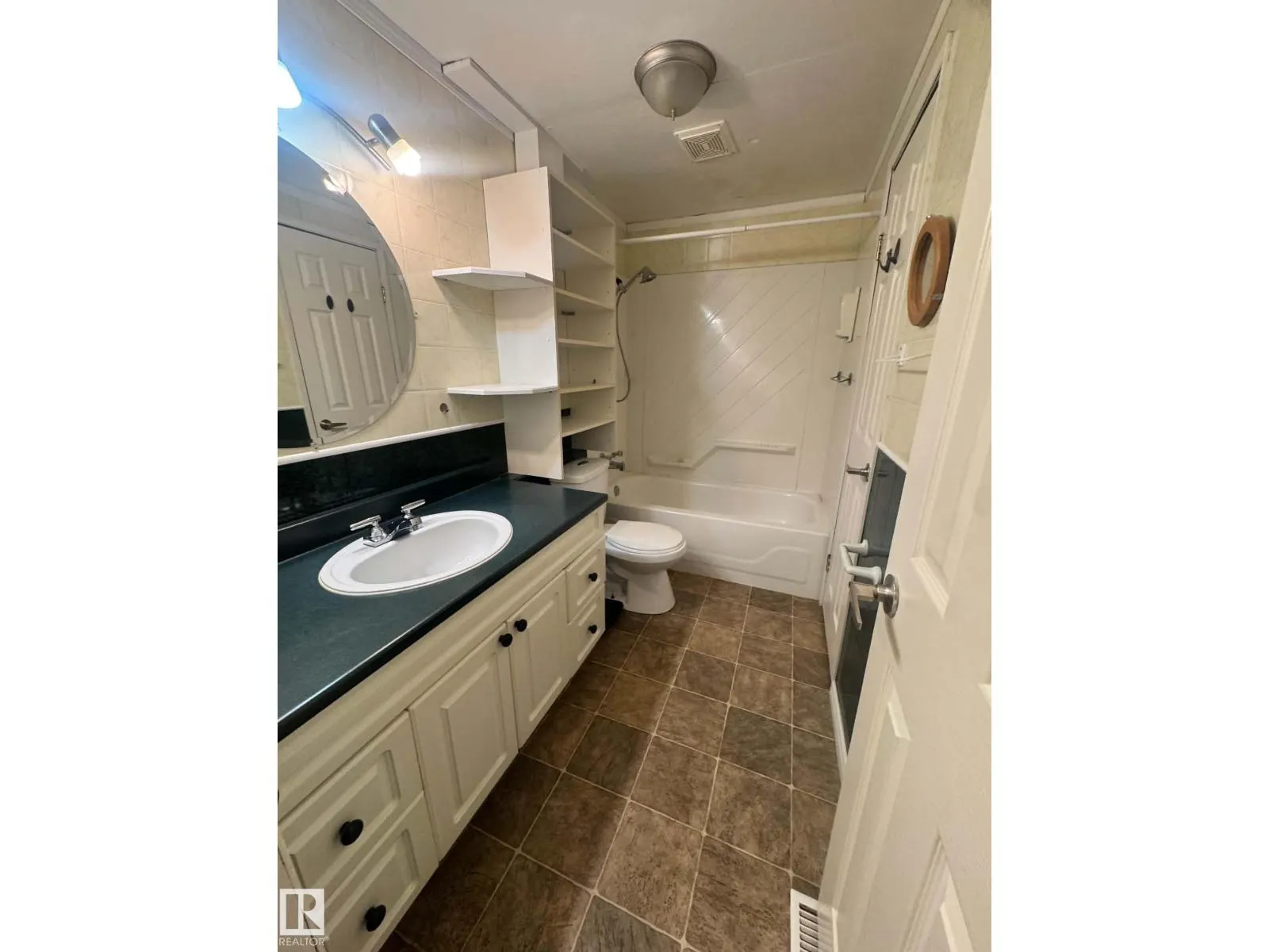 2415 West Oak WY NW
