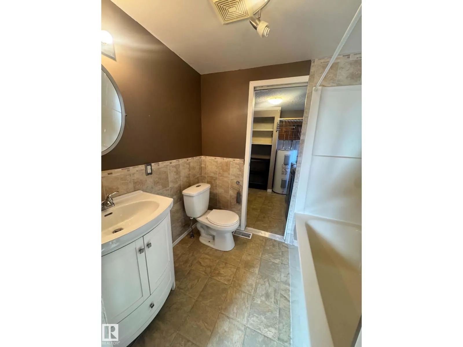 2415 West Oak WY NW