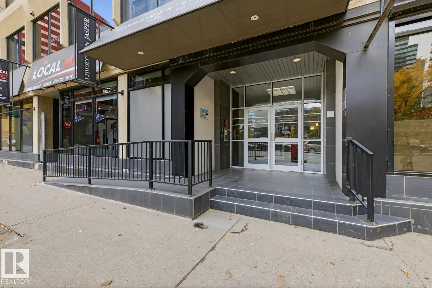 #701 10106 105 ST NW