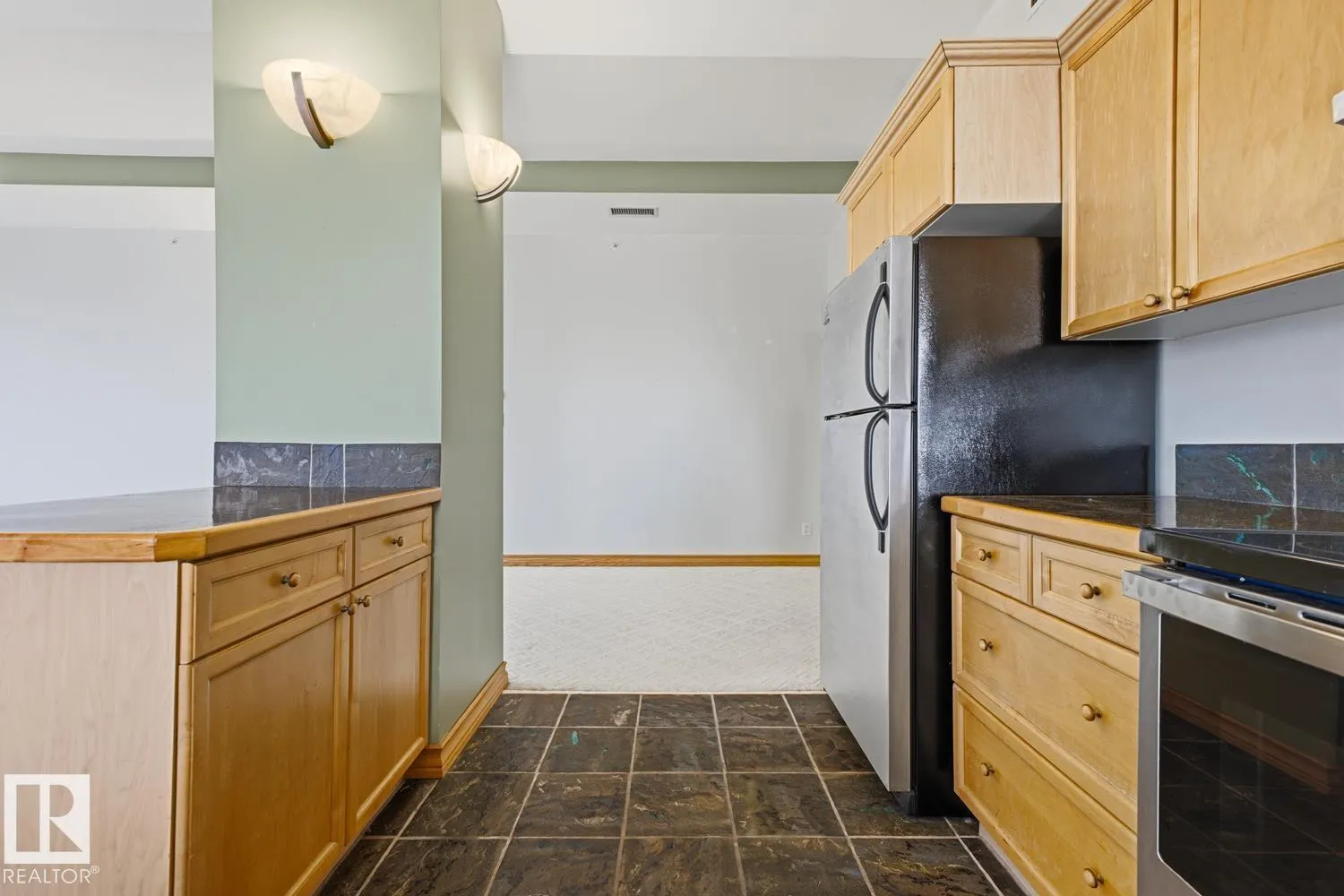 #701 10106 105 ST NW