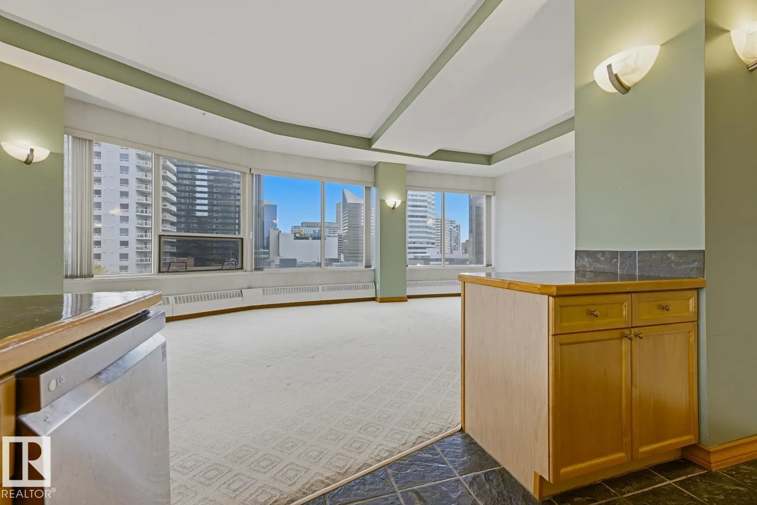 #701 10106 105 ST NW