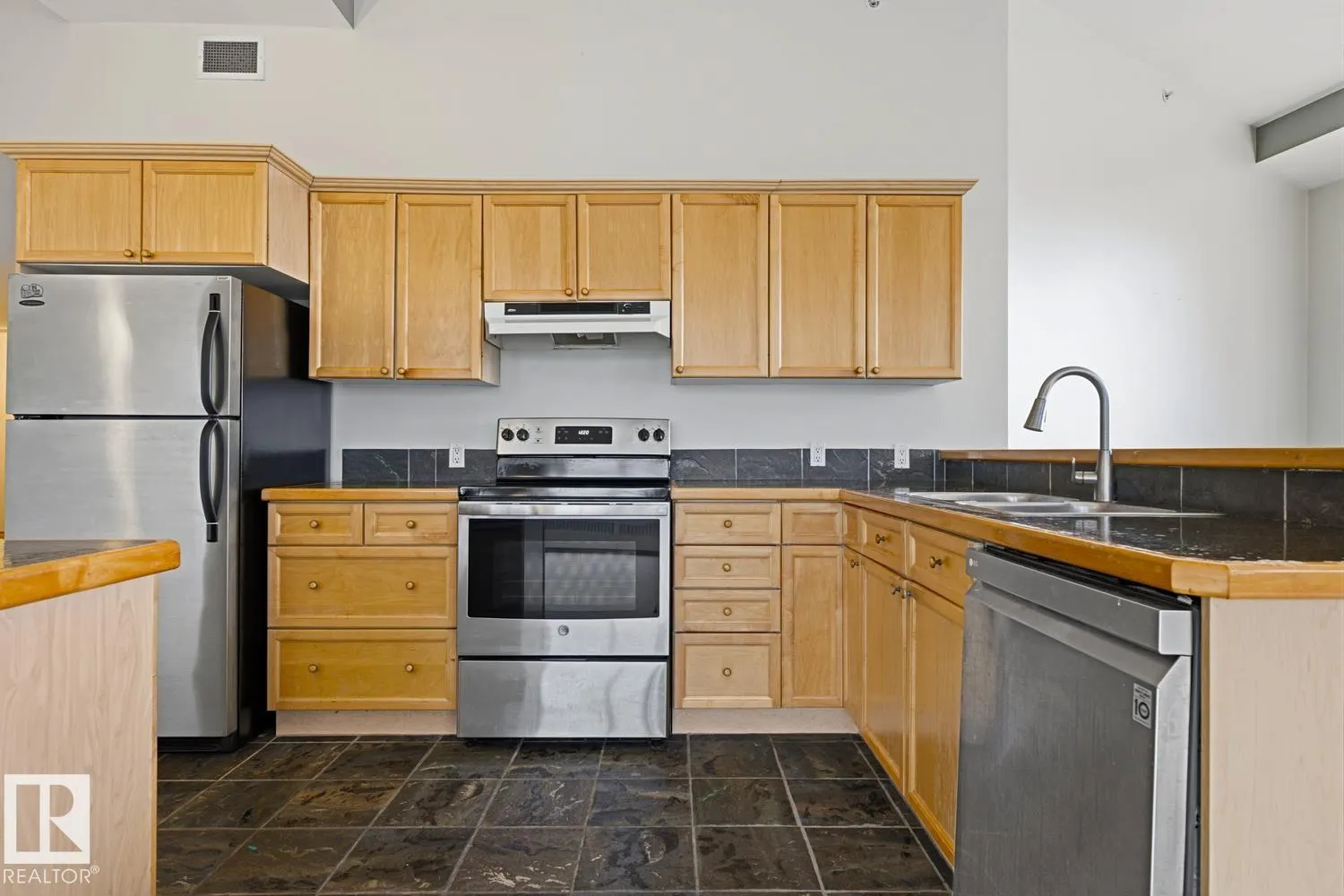 #701 10106 105 ST NW