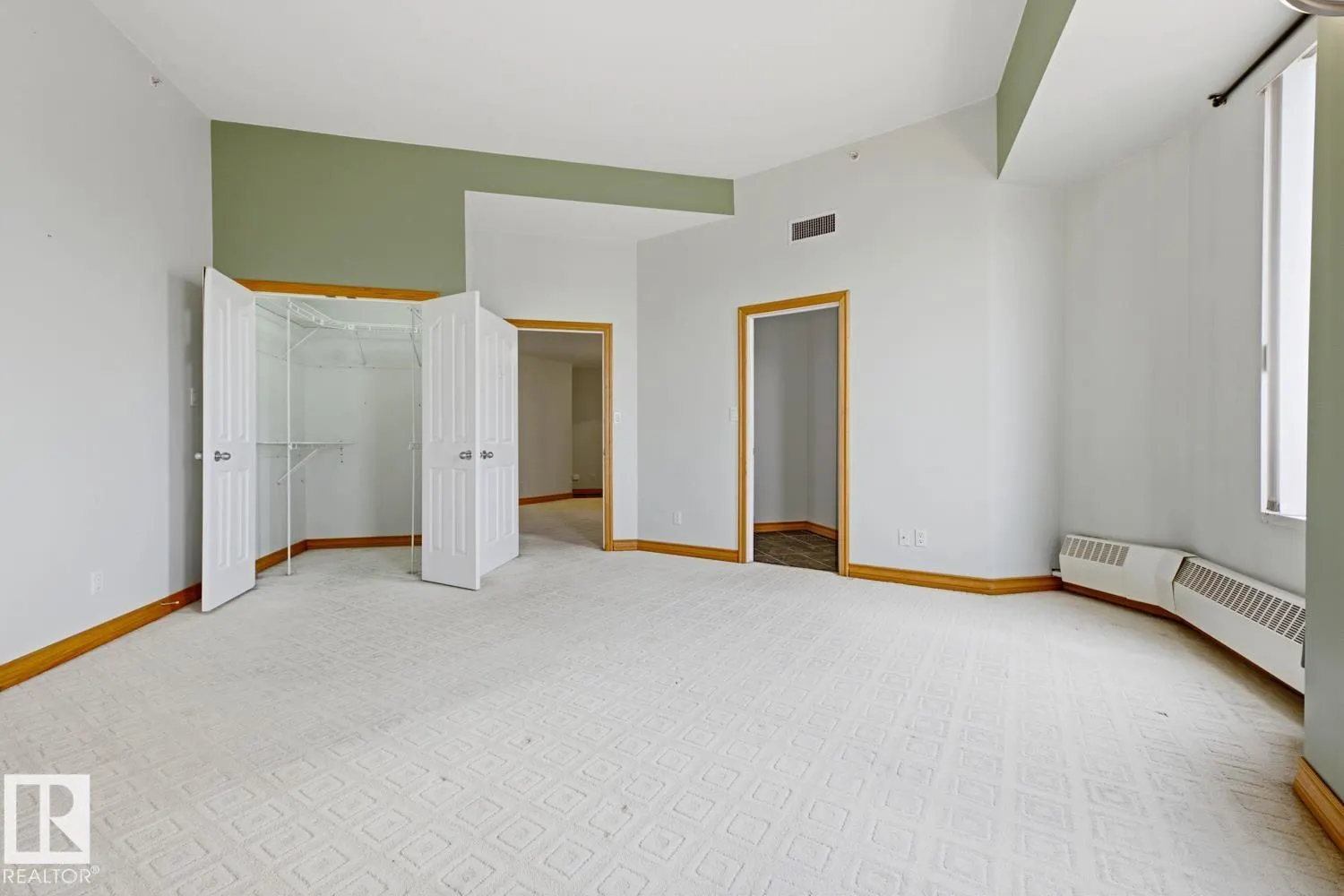 #701 10106 105 ST NW