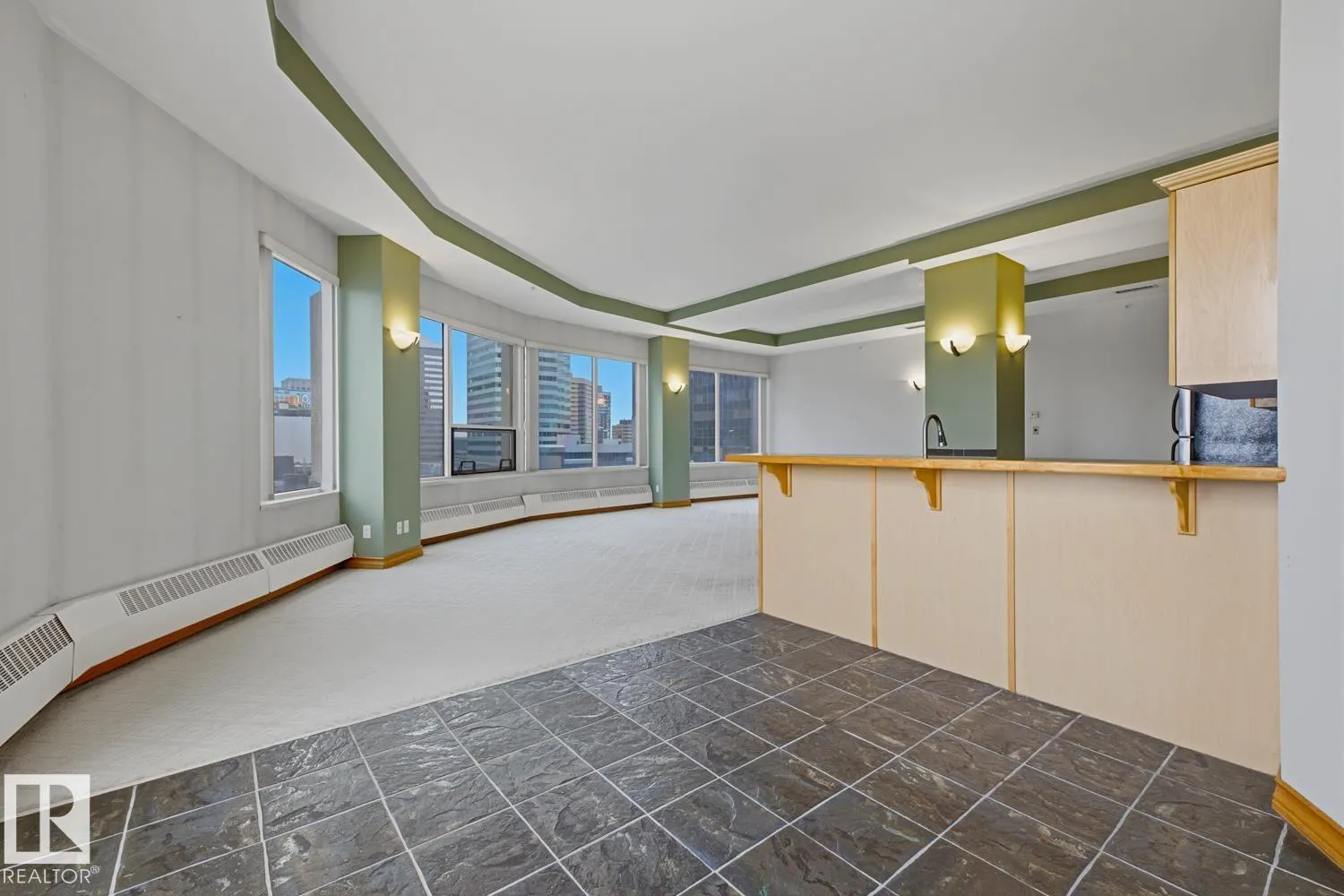 #701 10106 105 ST NW